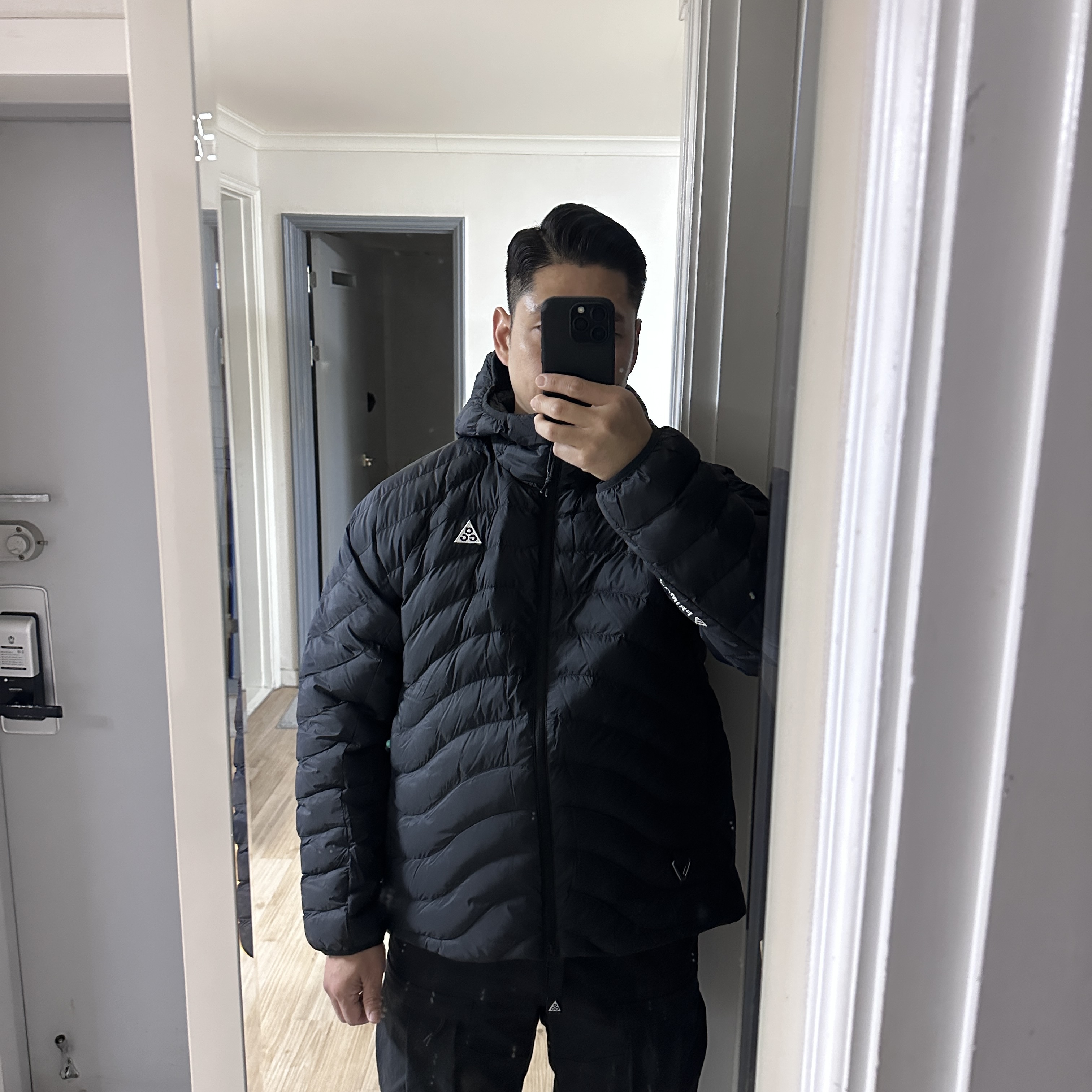 Nike ACG Lava Flow Therma-Fit ADV Jacket Black Summit White - Asia, Nike ACG Smith Summit Cargo Pants Black Anthracite - Asia 착용 스타일 - 1