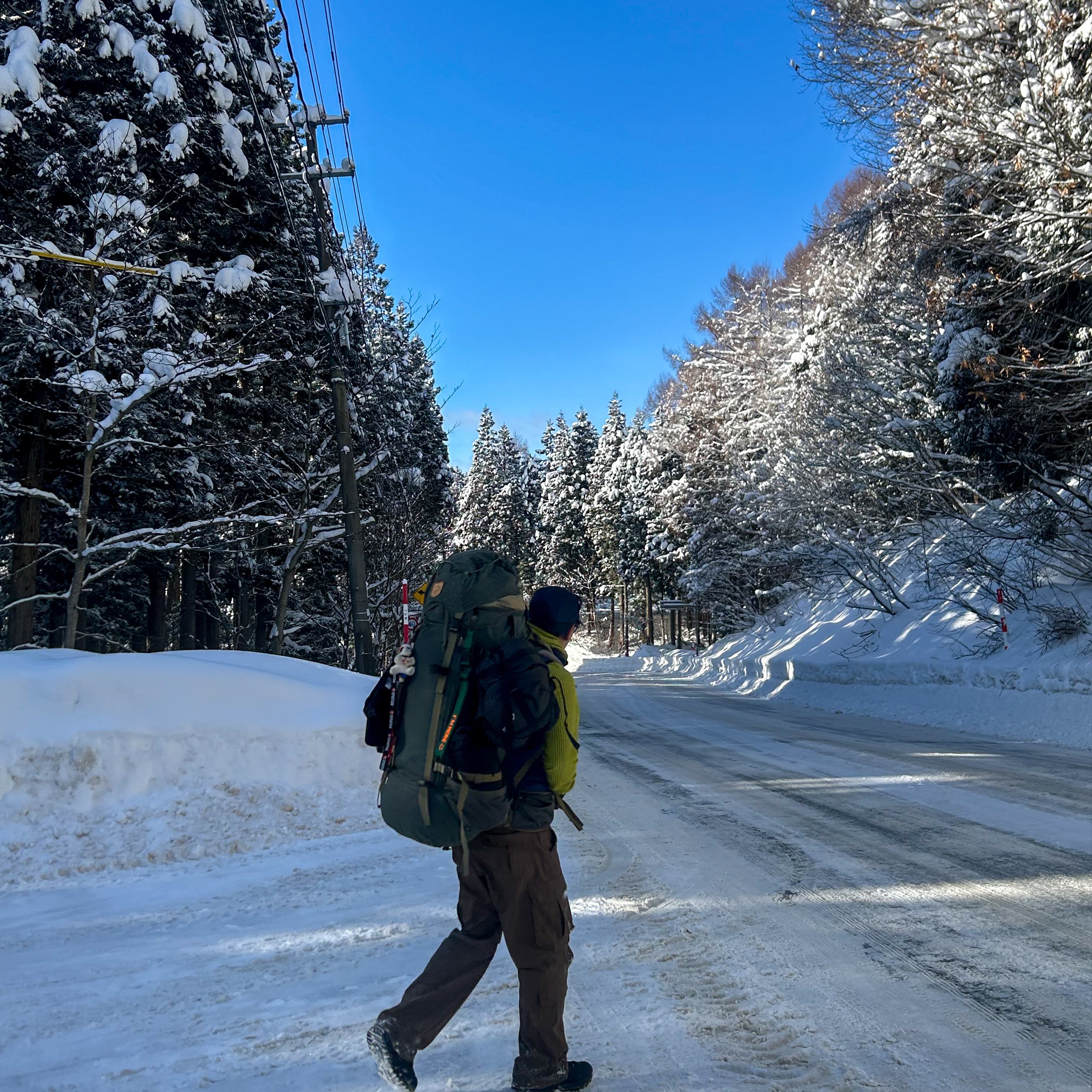 Fjallraven Kajka 75 Forest Green 착용 스타일 - 2