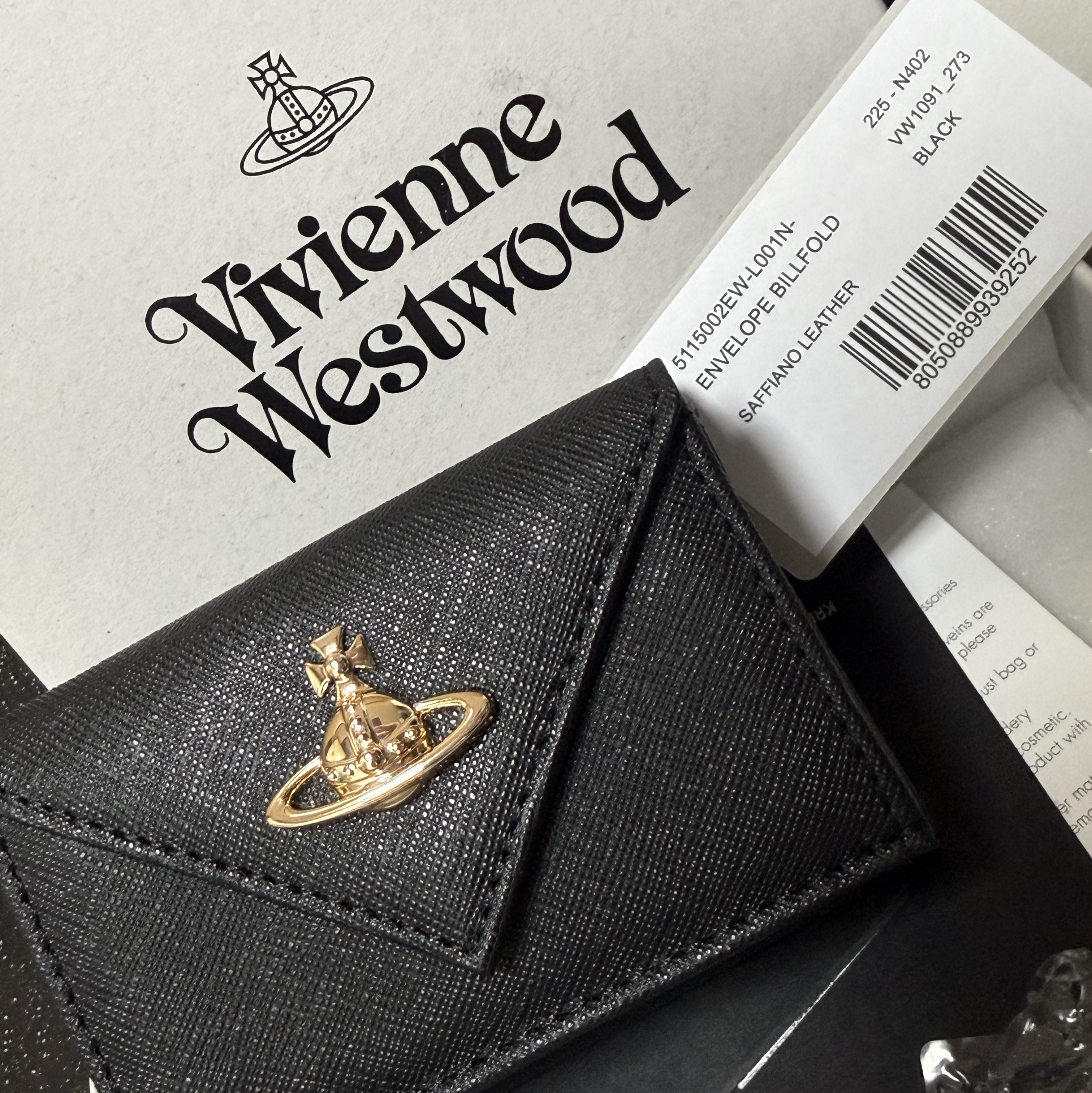 Vivienne Westwood Envelope Leather Wallet Black 착용 스타일