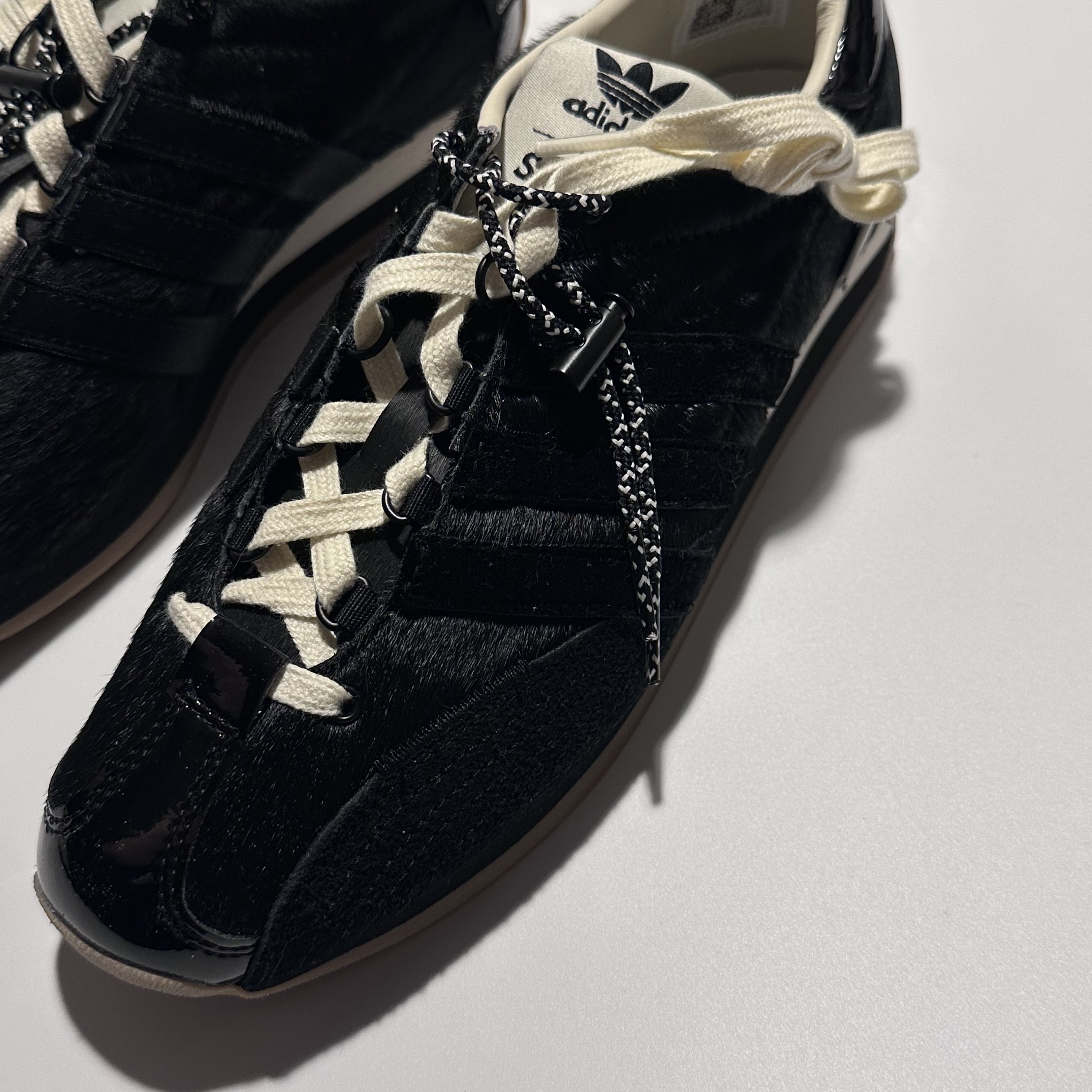 Adidas x Song for the Mute Country OG Core Black Cream White 착용 스타일 - 4