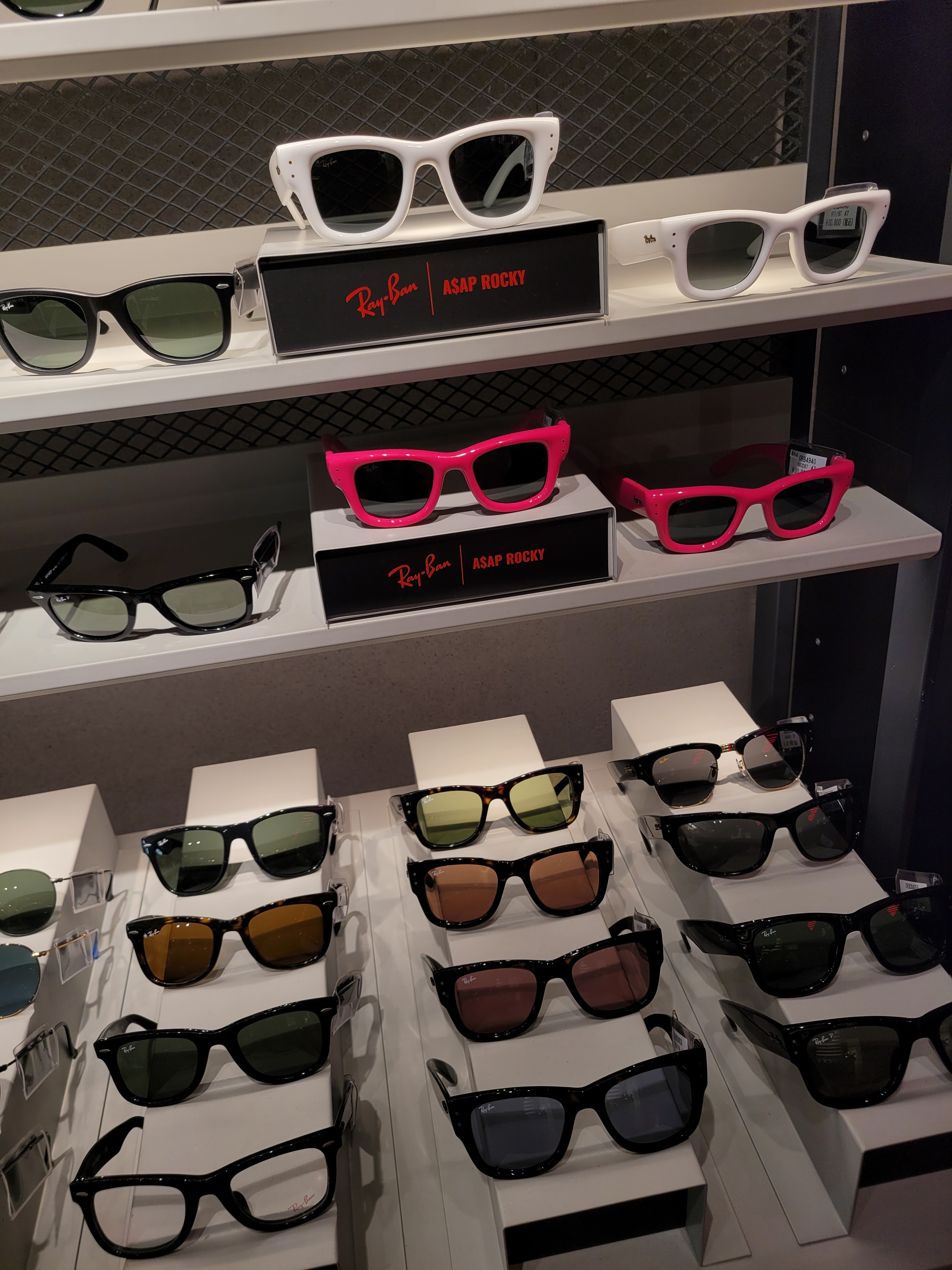 Ray-Ban x A$AP Rocky Wayfarer Puffer Polished Black Frame Ultra Black Lense High Bridge Fit 착용 스타일 - 5