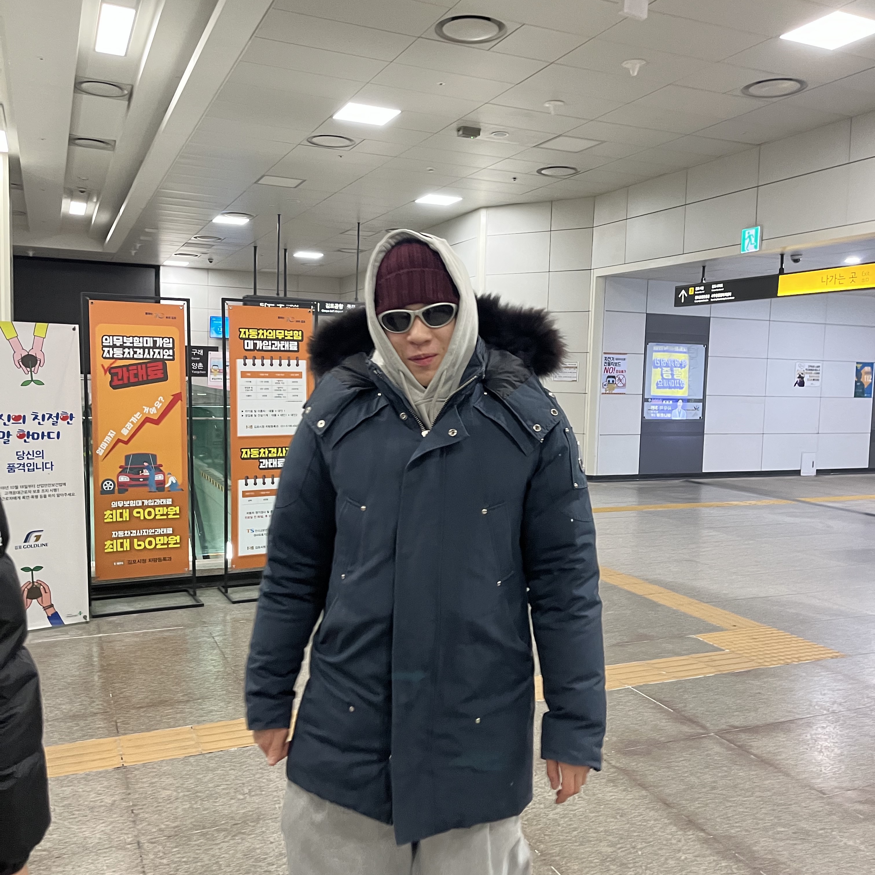 Montbell Trekking Glasses Silver Metallic Light Grey, Nike ACG Lava Flow Therma-Fit ADV Jacket Black Summit White - Asia 착용 스타일 - 1