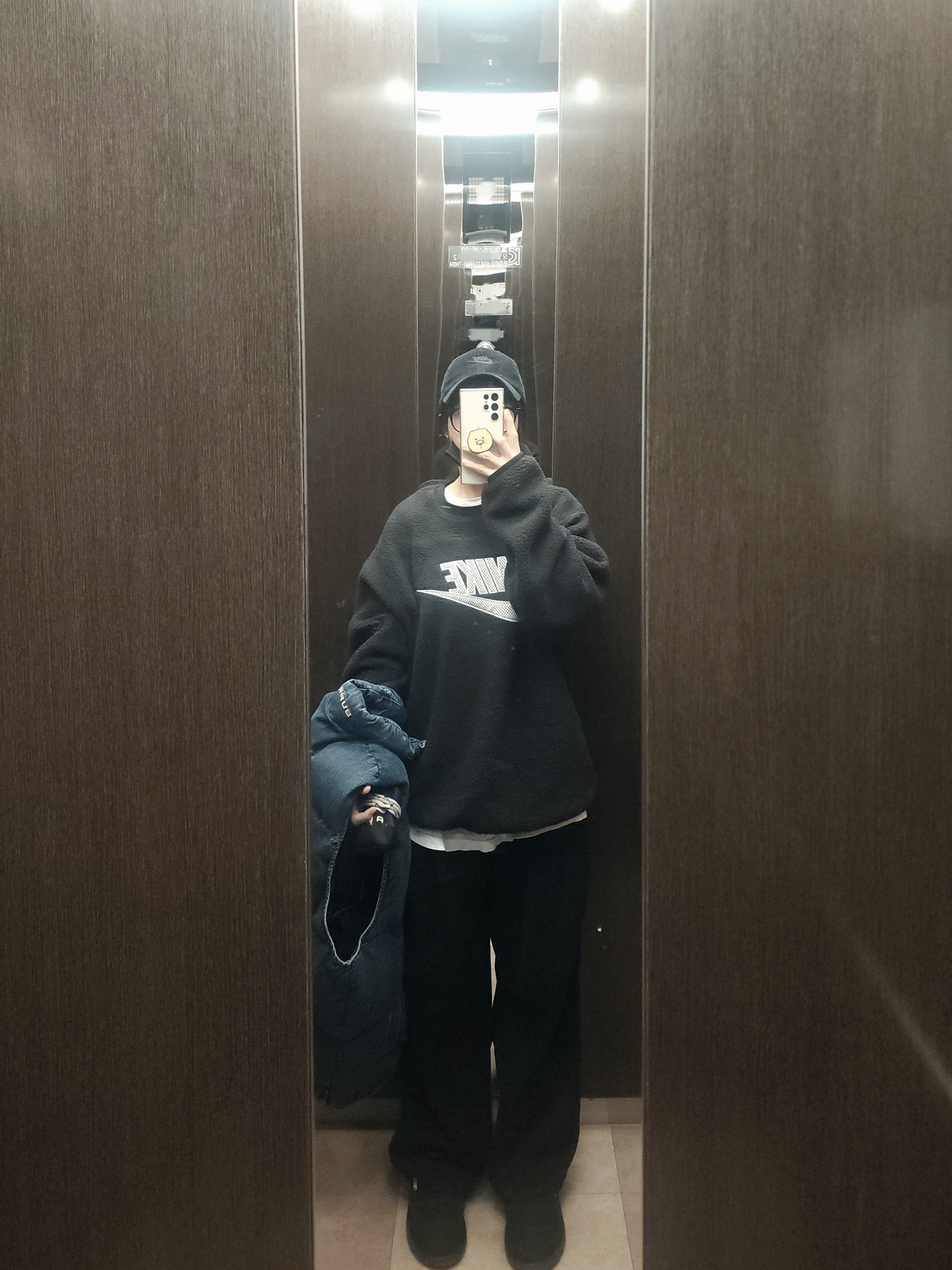 Nike NSW Essential+ Fleece Crewneck Black - Asia, Nike Heritage 86 Corduroy Cap Black 착용 스타일