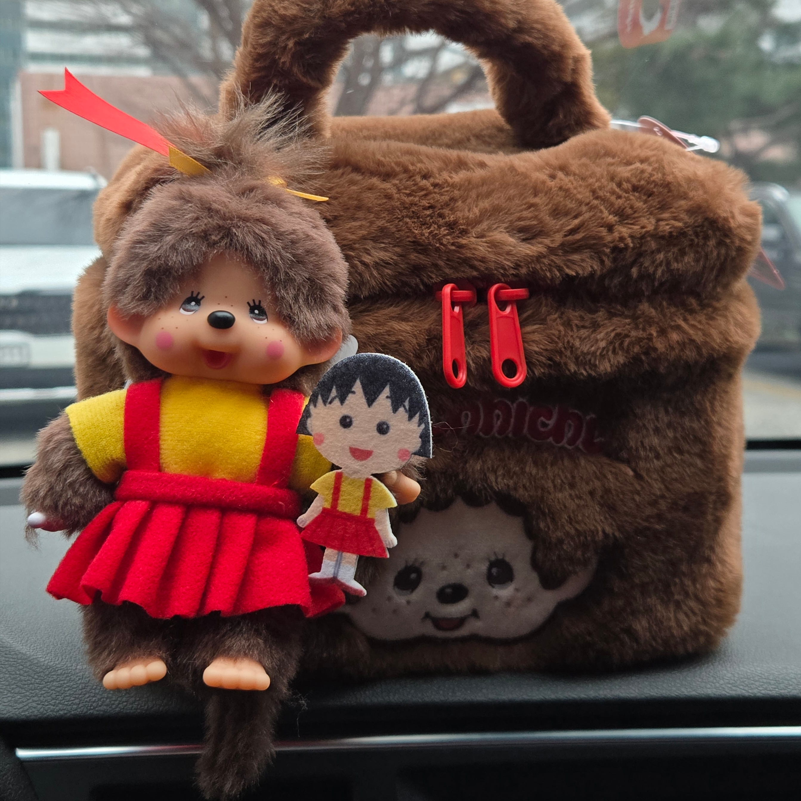 Monchhichi x ChibiMaruko-chan Keychain 착용 스타일 - 2