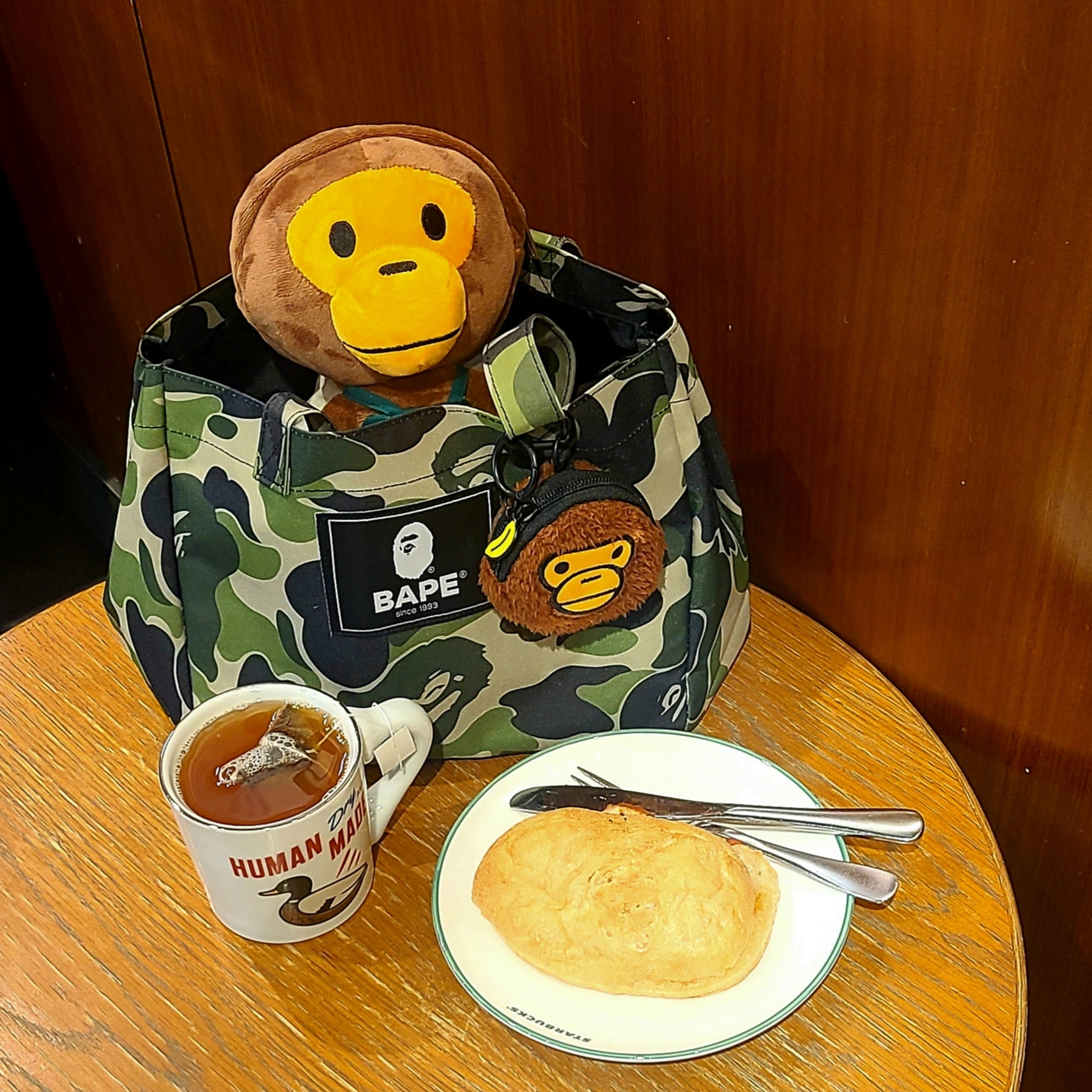 Human Made Coffee Mug White, Starbucks x BAPE Baby Milo Foldable Bag 착용 스타일