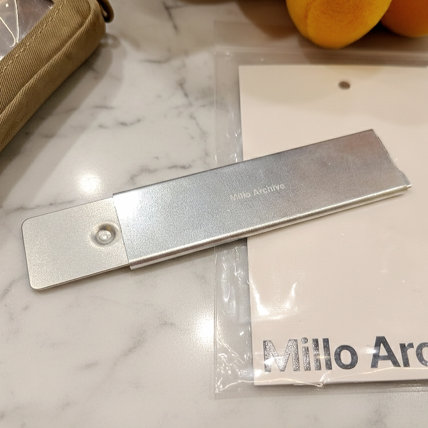 Millo Archive Campaign Logo Box Cutter Silver, Human Made Military Card Case Beige 착용 스타일 - 2