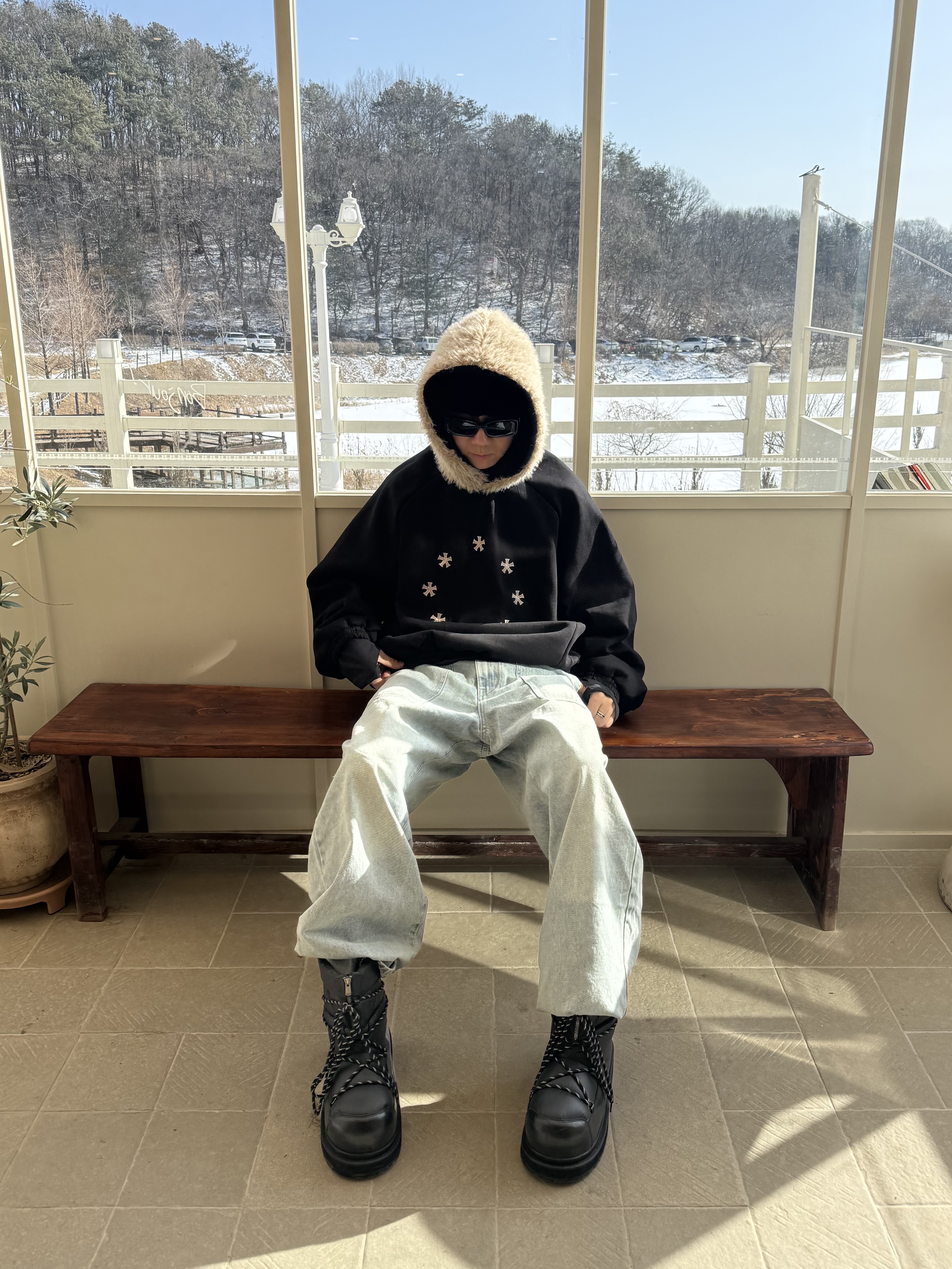 Supreme Script Logos Trooper Black - 20FW 착용 스타일 - 1