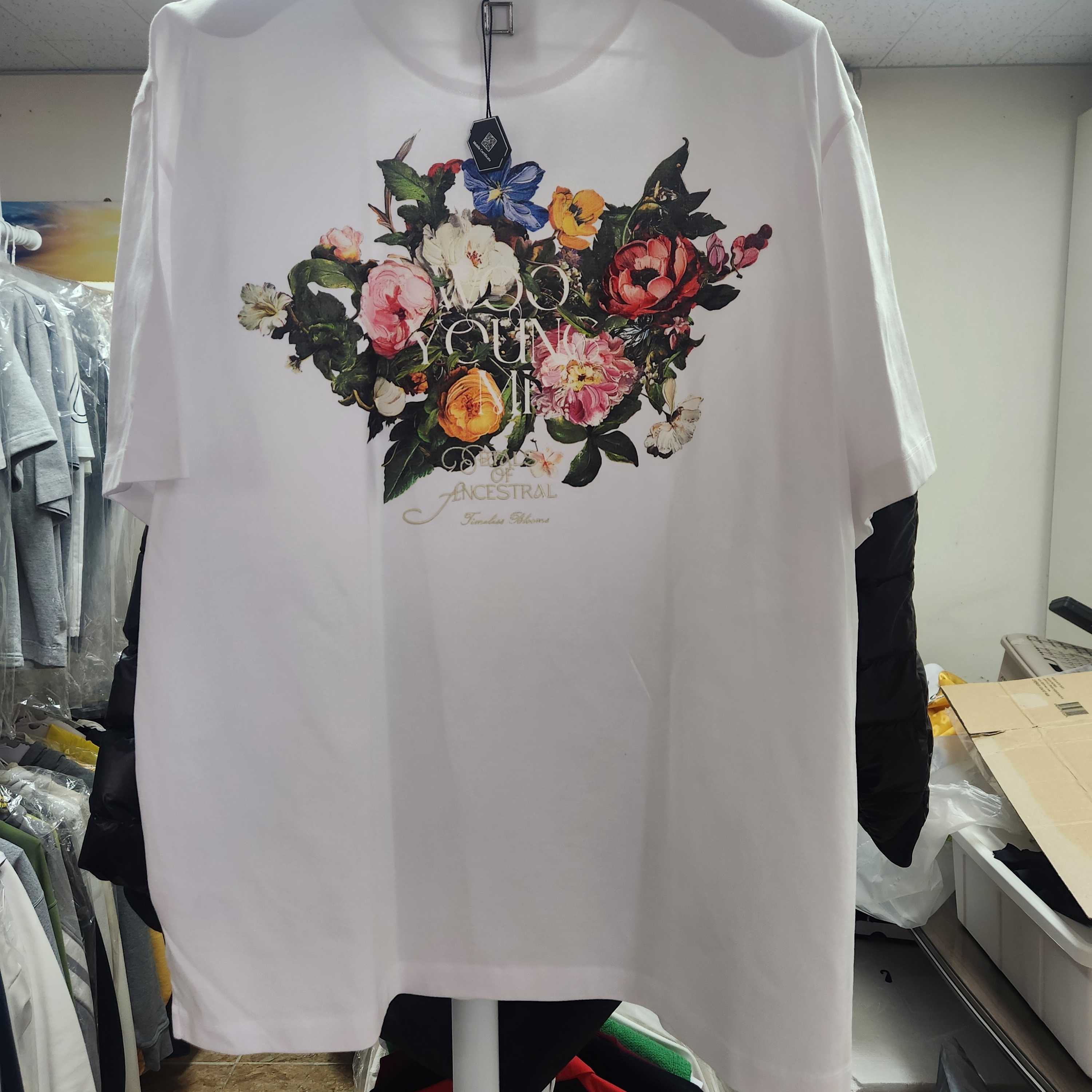 Wooyoungmi Flower Back Logo T-Shirt White - 25FW 착용 스타일 - 2
