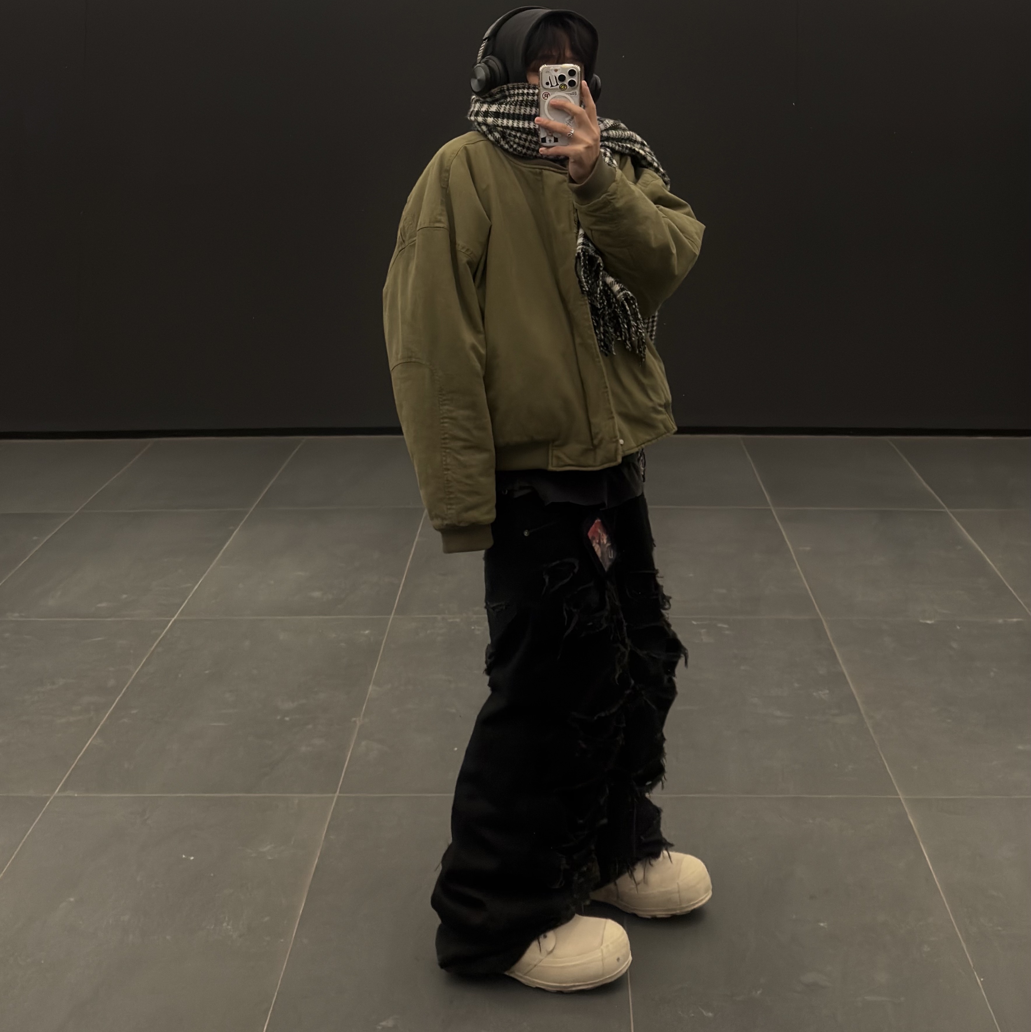 Nonnod Sulfur Dye Serge Bomber Jacket Vintage Khaki, Nonnod Sulfur Dye Serge Bomber Jacket Vintage Khaki 착용 스타일