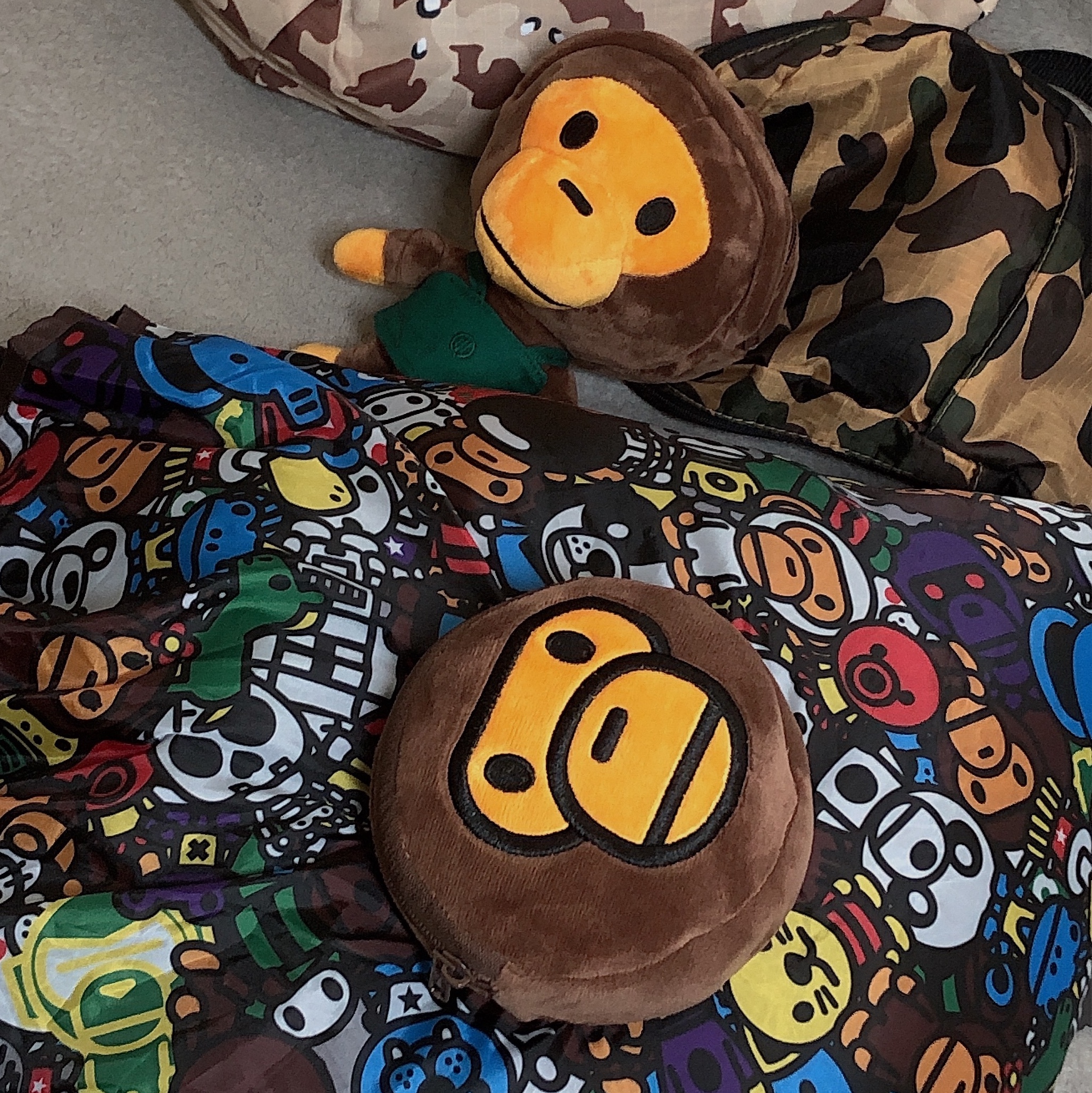 Starbucks x BAPE Baby Milo Foldable Bag 착용 스타일 - 1