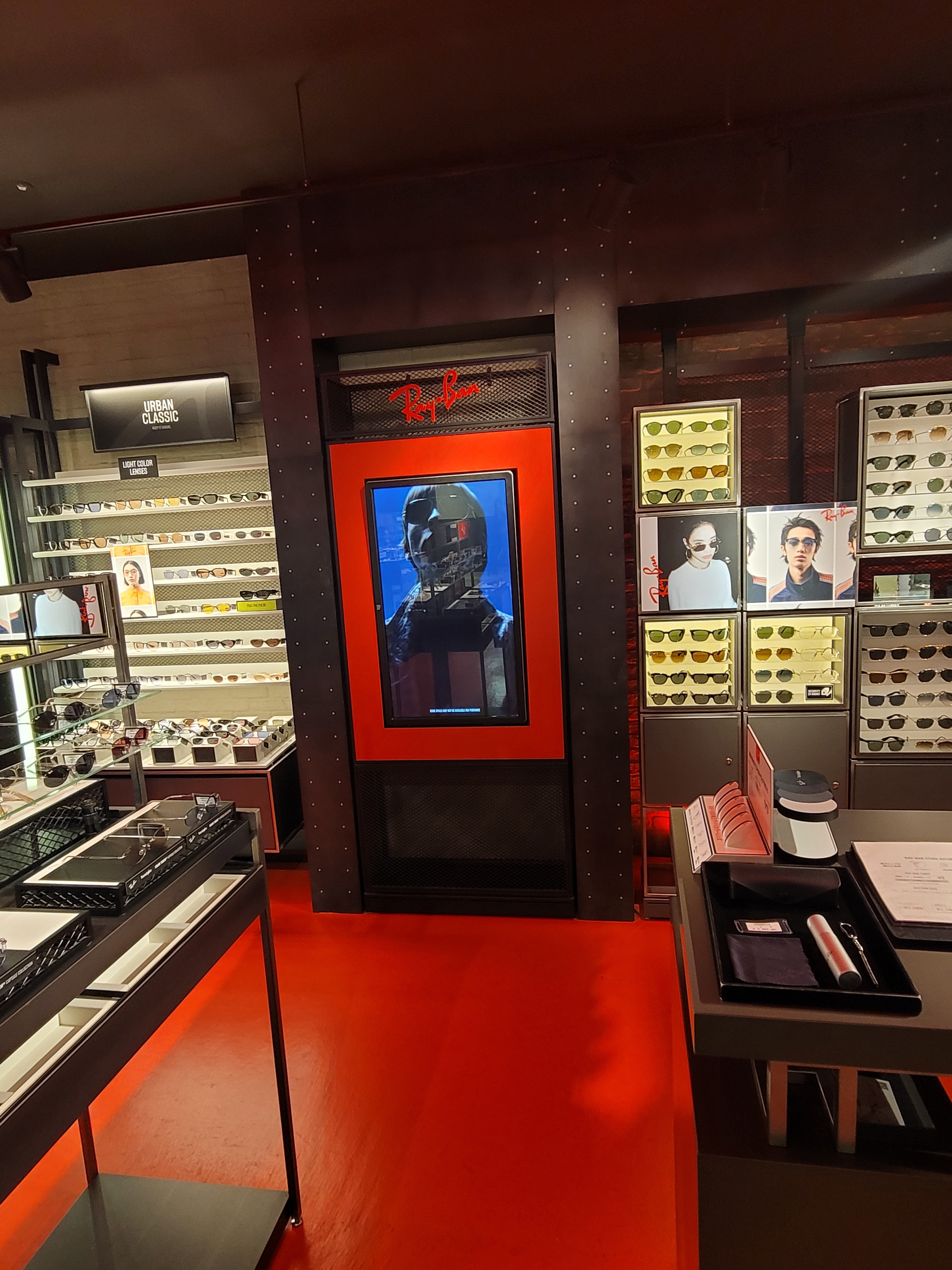 Ray-Ban x A$AP Rocky Wayfarer Puffer Polished Black Frame Ultra Black Lense High Bridge Fit 착용 스타일 - 4