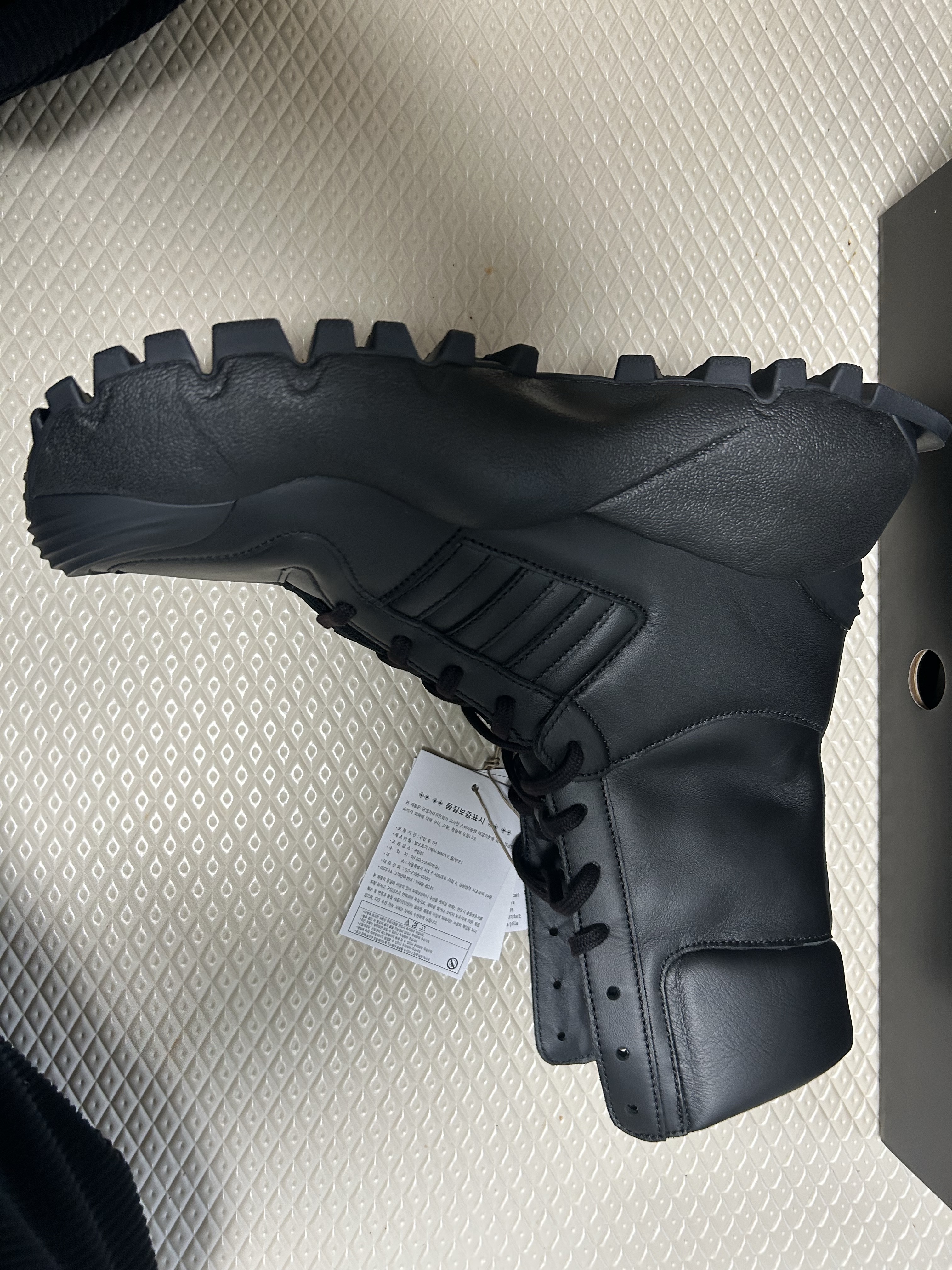 Adidas x Willy Chavarria Chavarria Forum Boots Mid Core Black Core Black 착용 스타일
