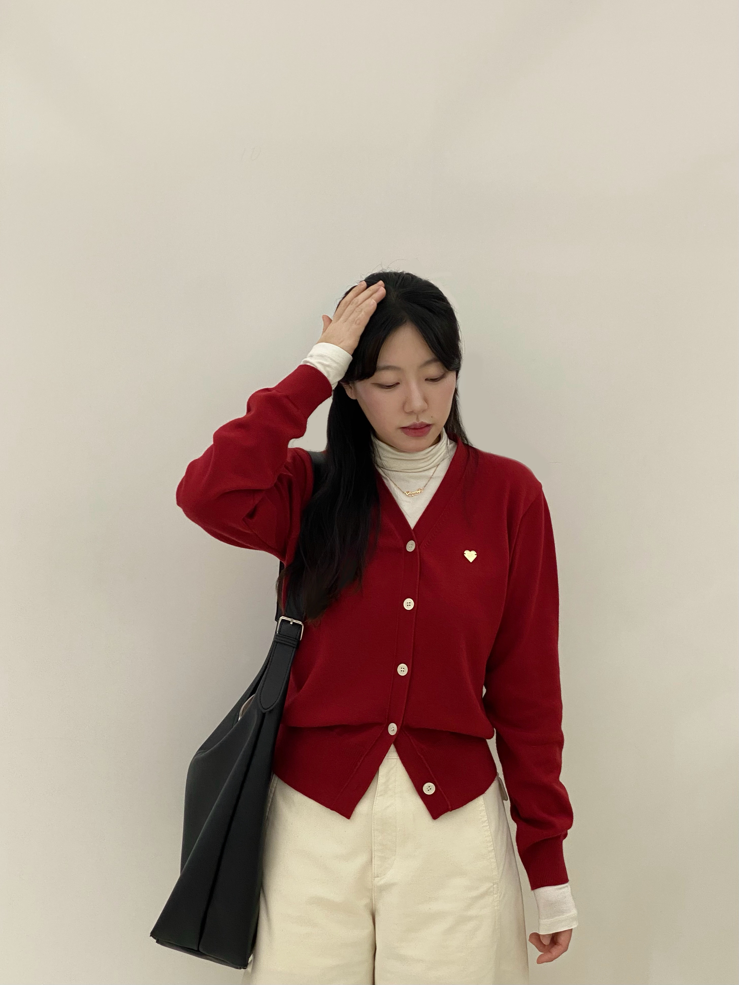 Knitted W Basic Essential Washable V-Neck Cardigan Red 착용 스타일