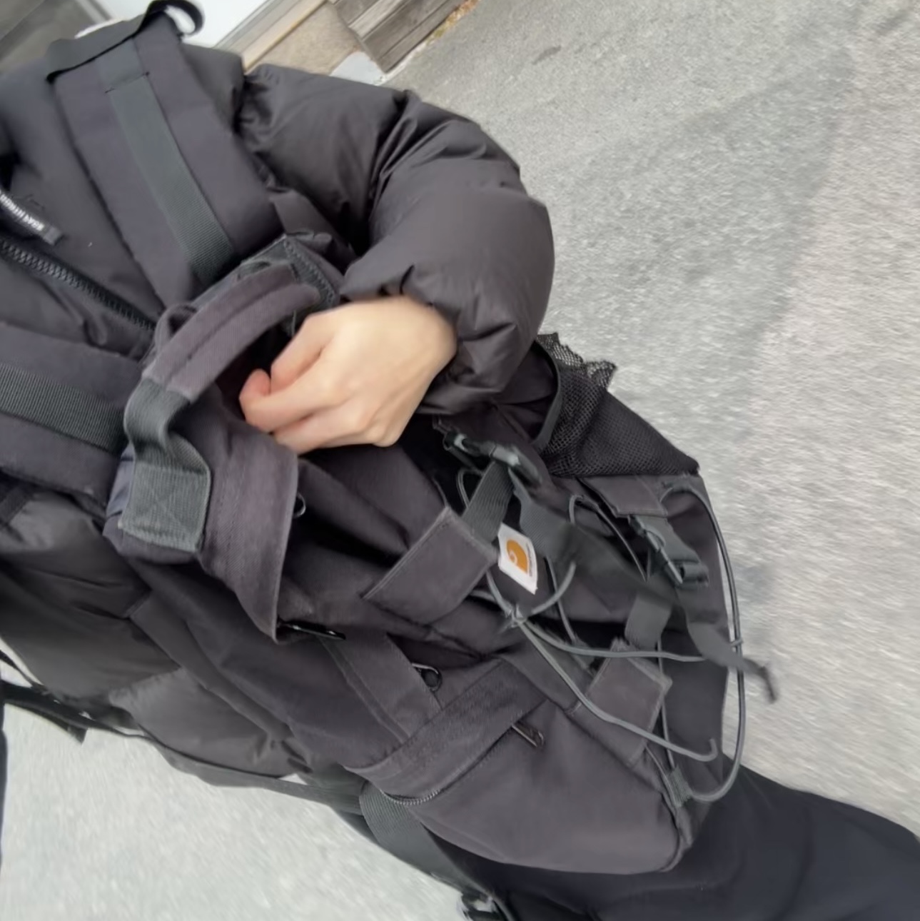 Carhartt WIP Kickflip Backpack Black 착용 스타일