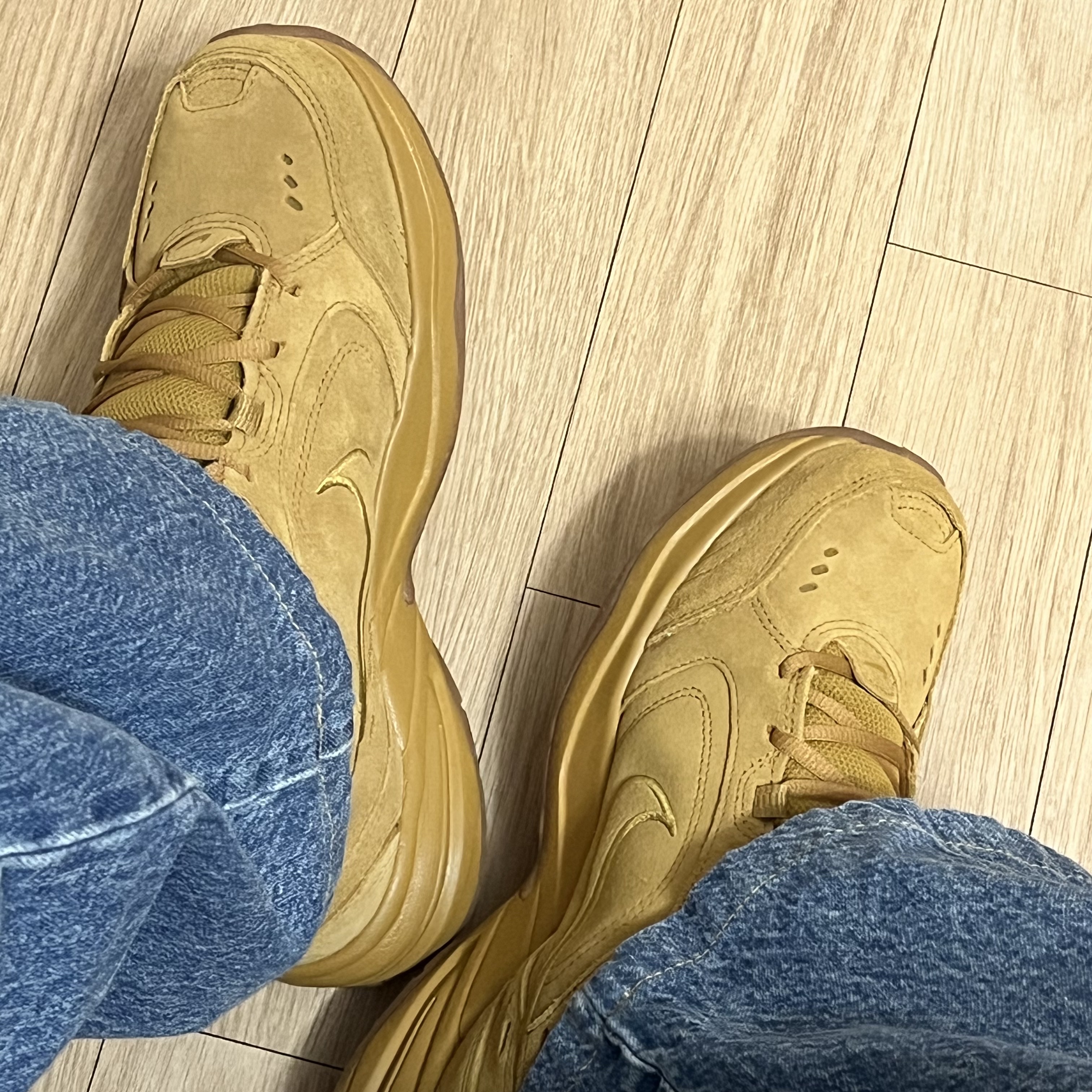 Nike Air Monarch SE Wheat Gum Medium Brown 착용 스타일