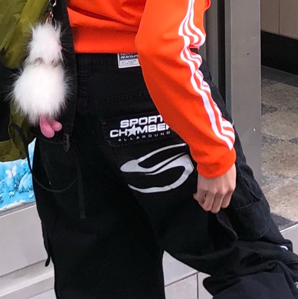SPORT CHAMBER x Coca-Cola Cargo Pants Black 착용 스타일 - 3
