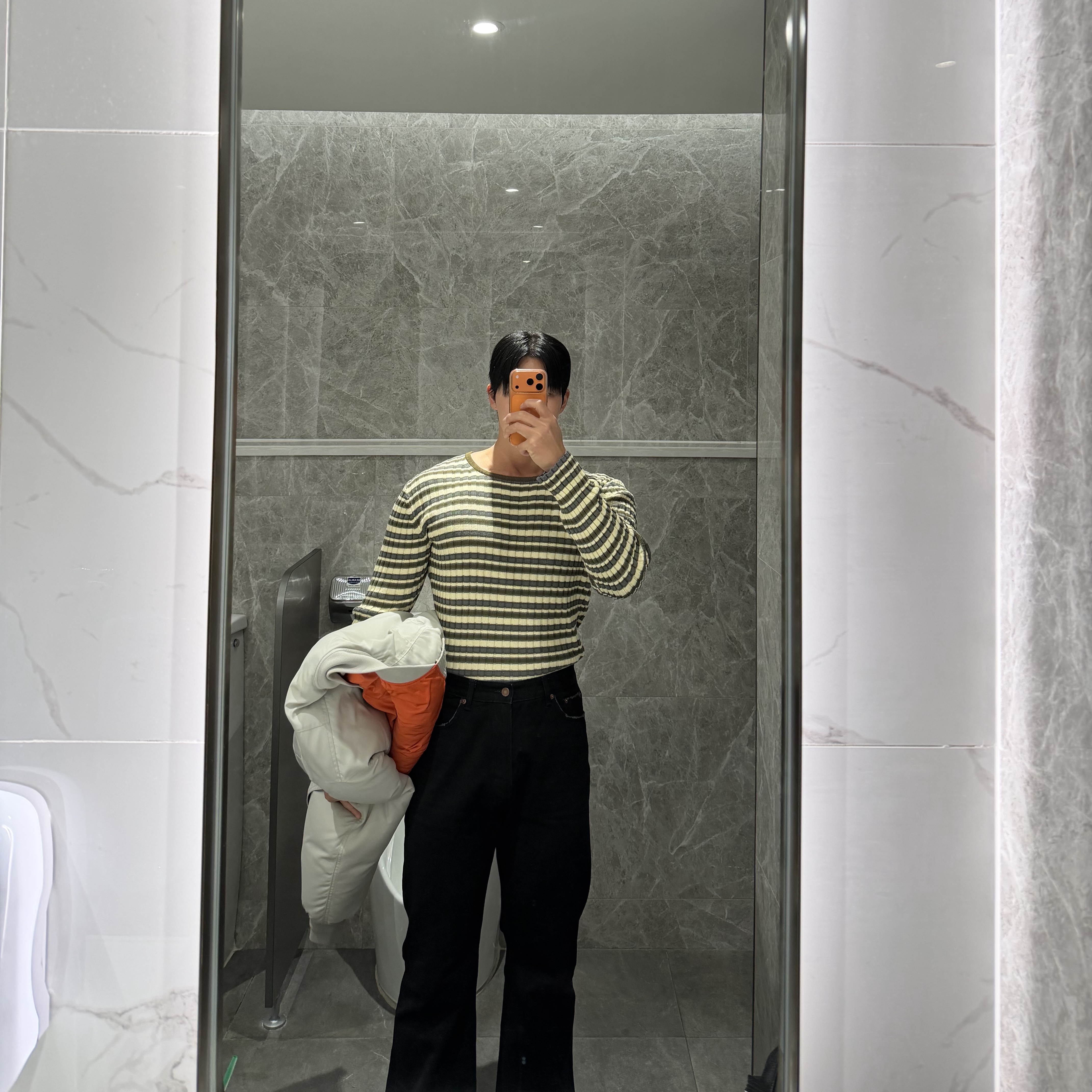 Millo Archive Reflect Curved Pants Black 착용 스타일
