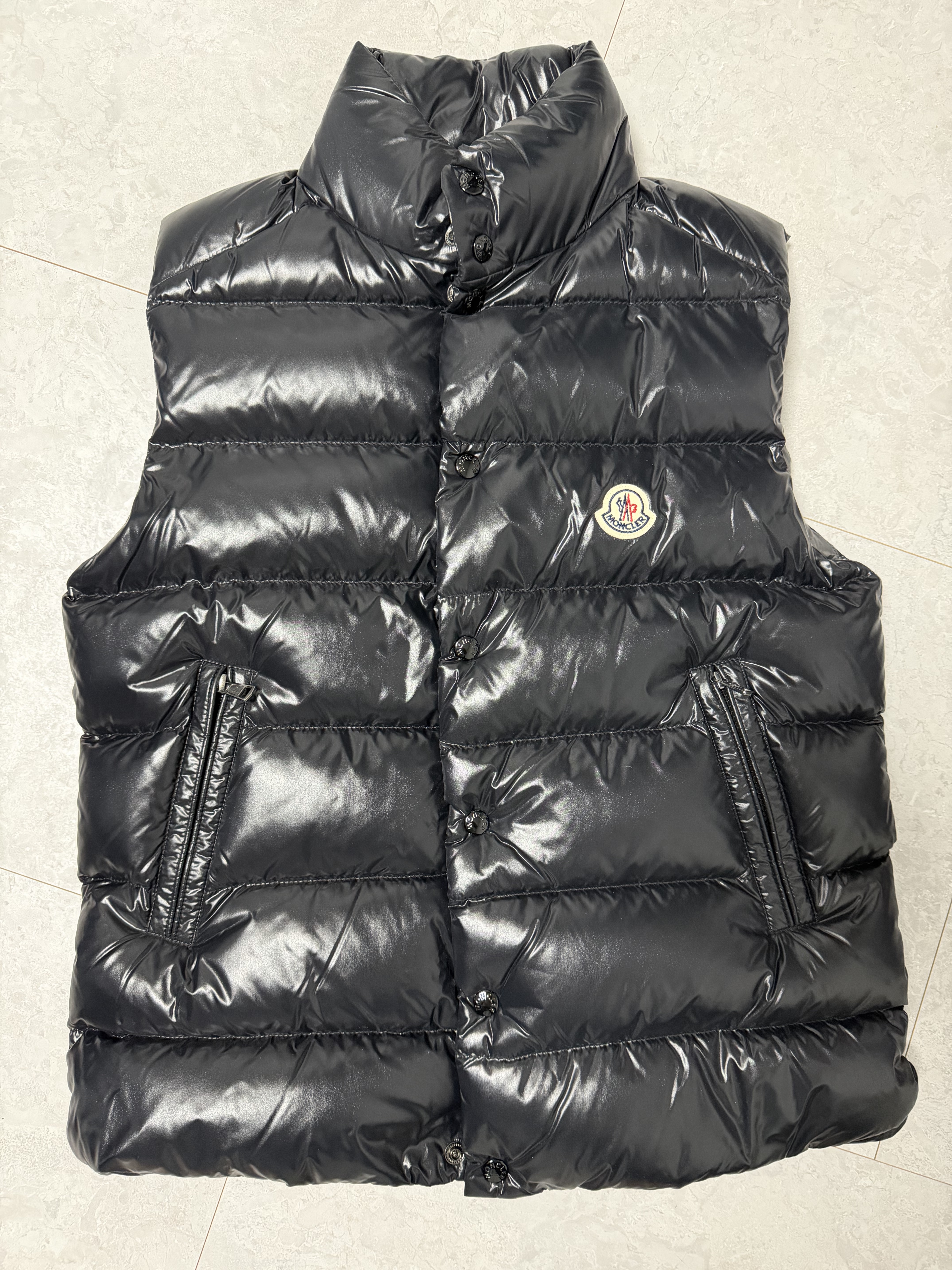 Moncler Tibb Down Vest Black - 24FW 착용 스타일