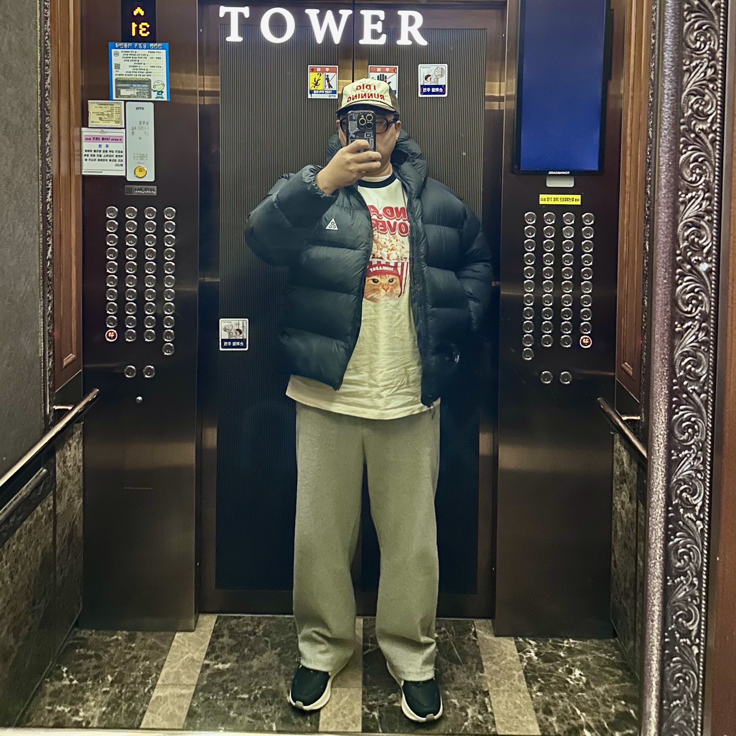 Alex Zono I Dig Running Trucker Hat OG Brown, Gentle Monster x Maison Margiela MM114 Black Clear 착용 스타일 - 1