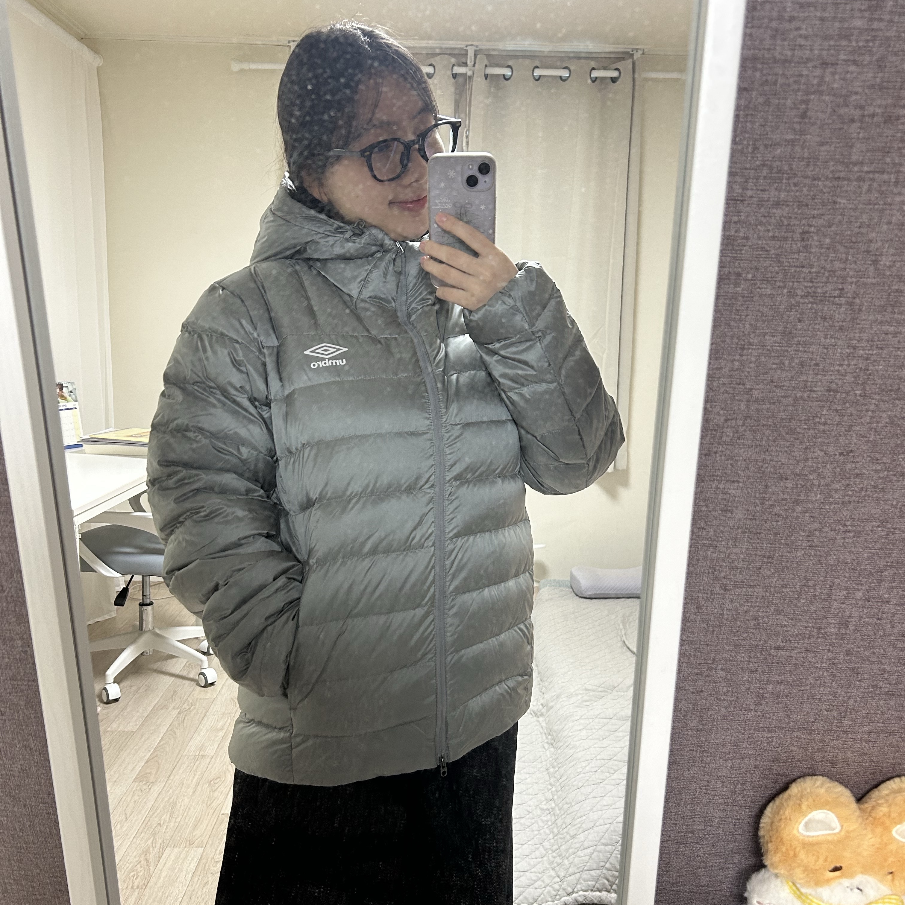 Umbro Featherflex Light Weight Hooded Down Jacket Grey Khaki 착용 스타일 - 1