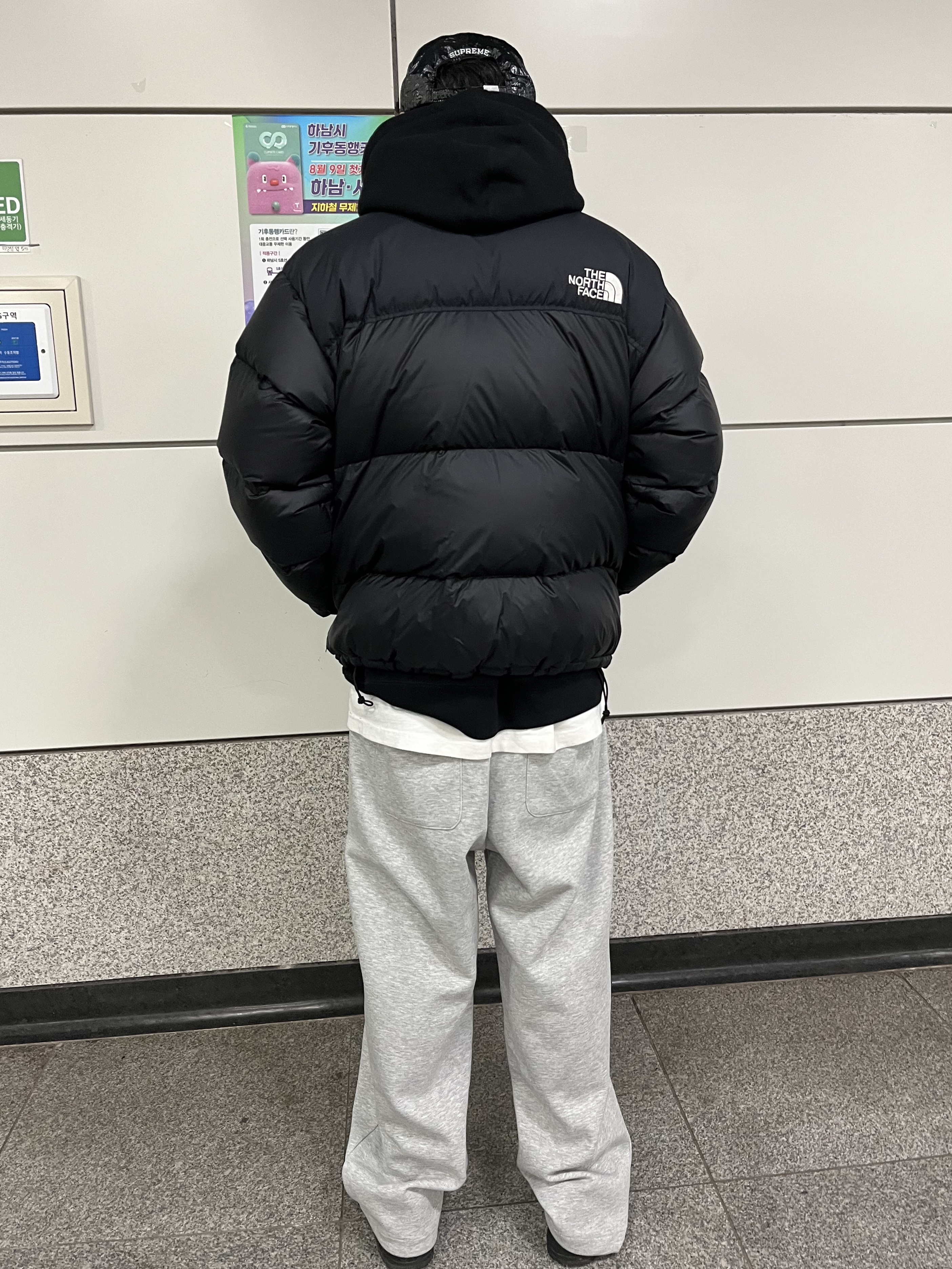 The North Face 1996 Eco Nuptse Jacket Black 착용 스타일 - 2