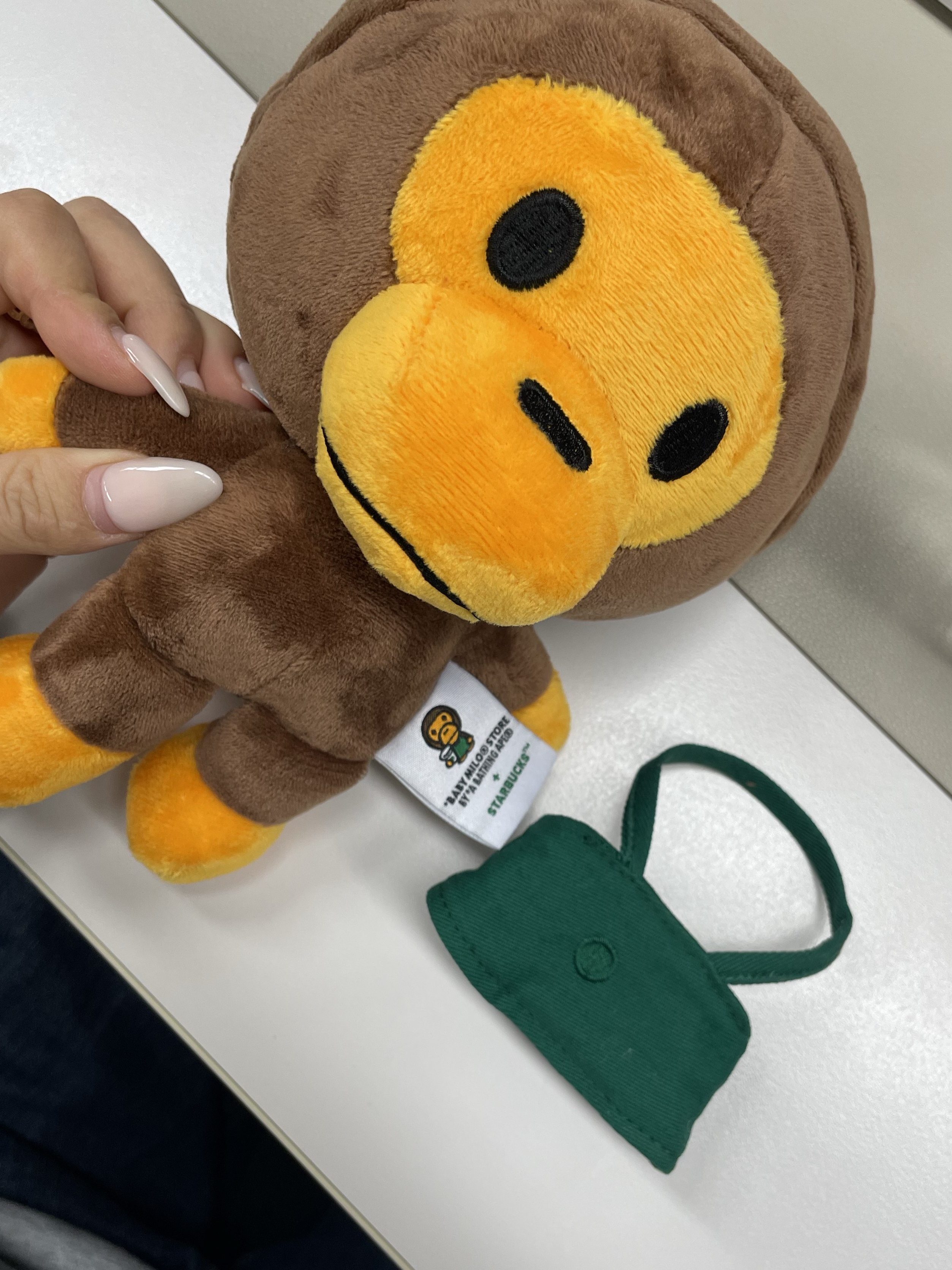 Nike Air More Uptempo 96 Black Action Grape, Starbucks x BAPE Baby Milo Foldable Bag 착용 스타일 - 2