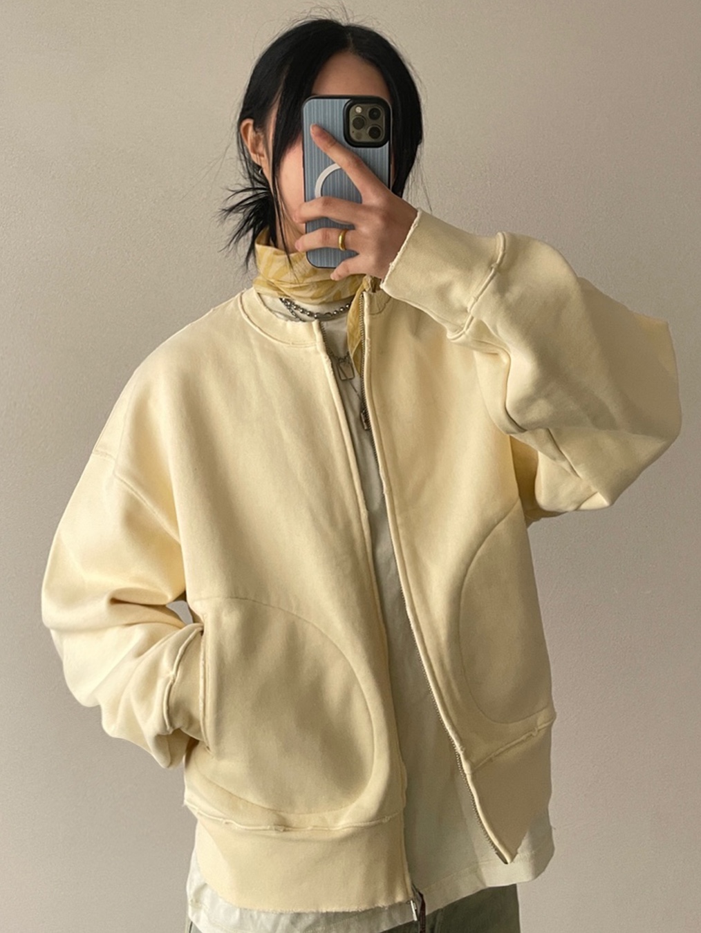 Sunday Ceremony Basic Sweat Bomber Jacket - Ivory, Sunday Ceremony Printed Damage Tee - Light Beige 착용 스타일