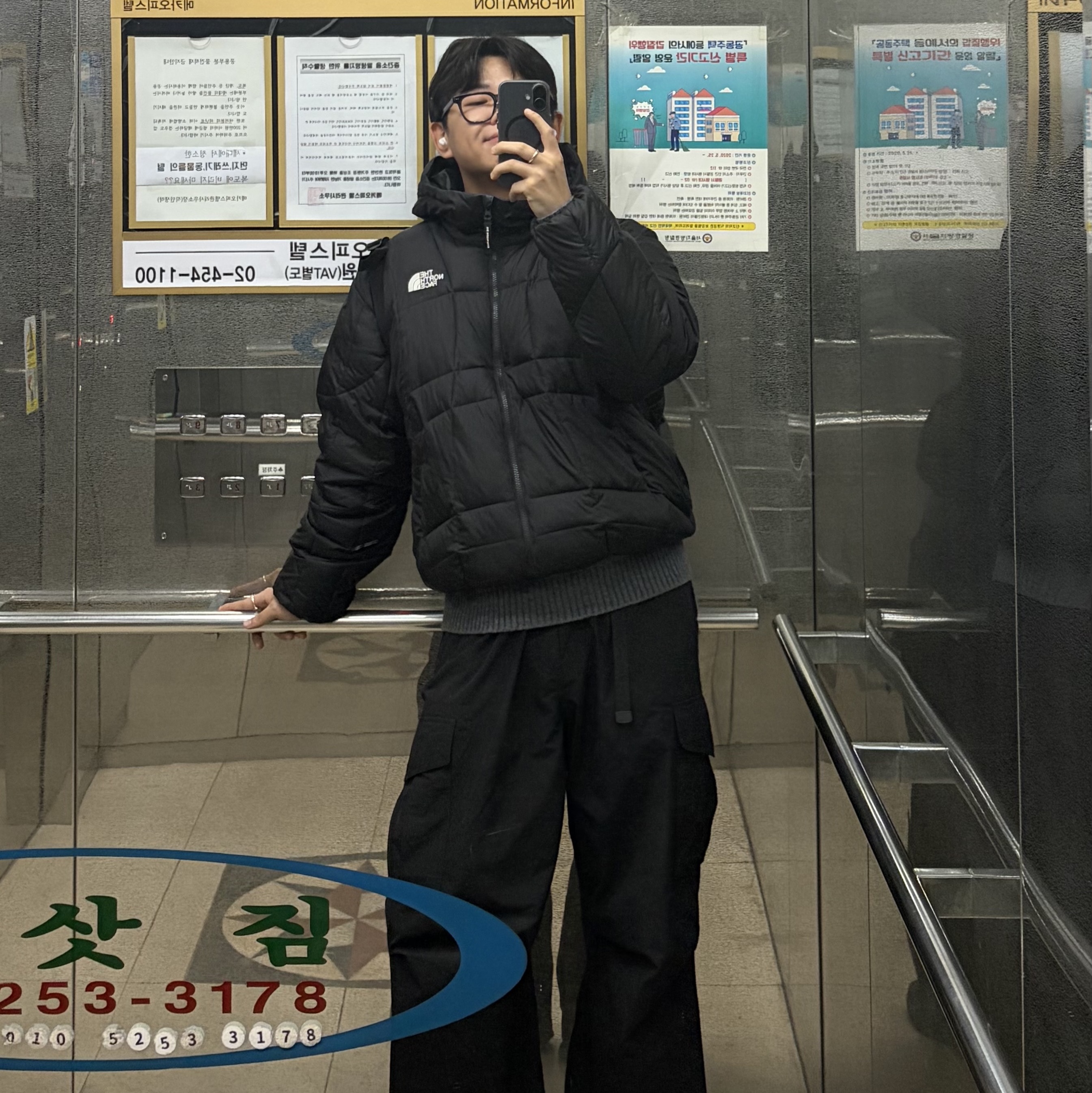 The North Face White Label Wave LT On Ball Jacket Black, Musinsa Standard x Fit The Size City Leisure Wide Belted Cargo Pants Black 착용 스타일