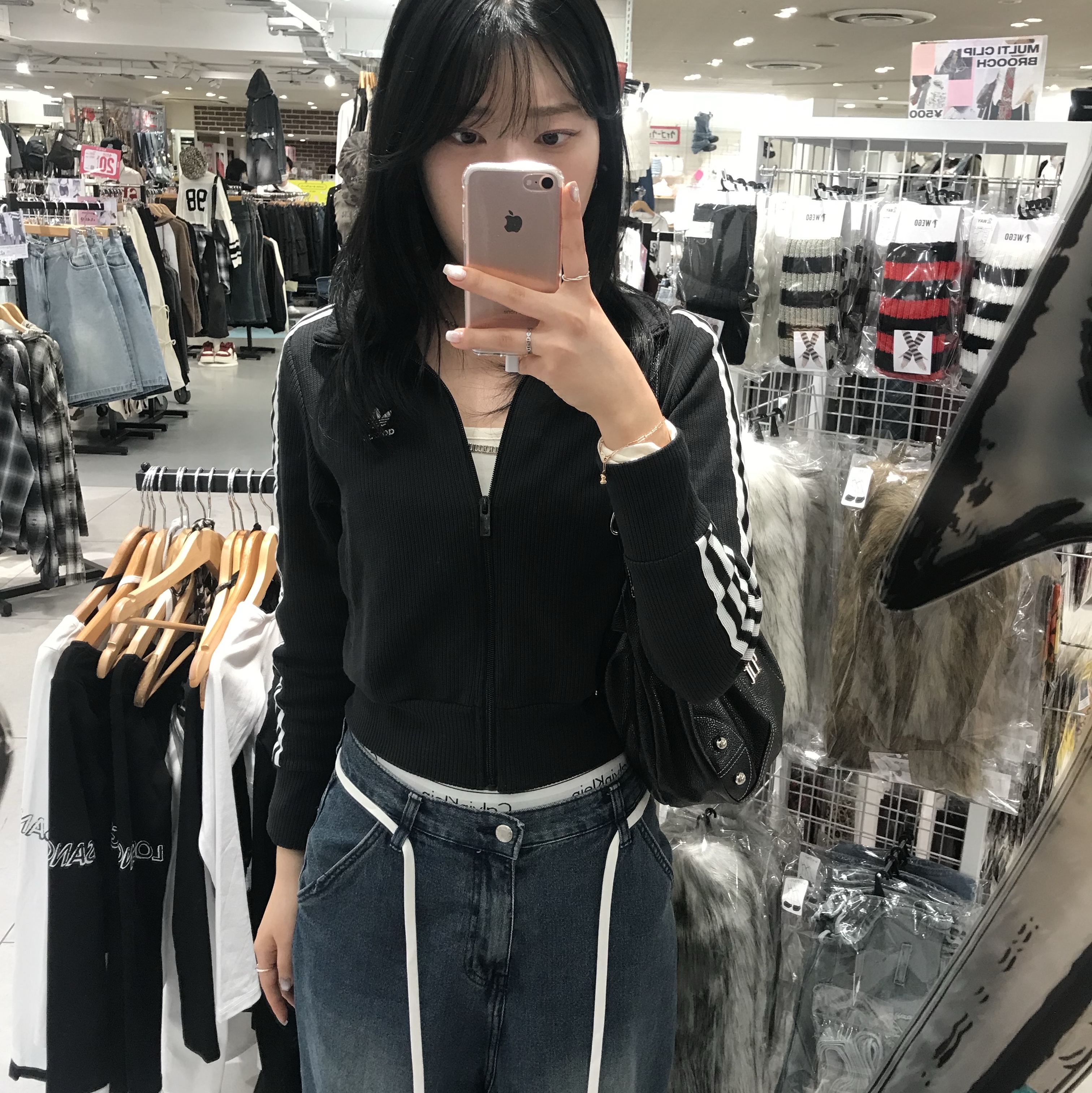 (W) Adidas Firebird Adicolor Knit Track Top Black White - KR Sizing, (W) Nike Air Force 1 '07 Low Triple Black 착용 스타일 - 1