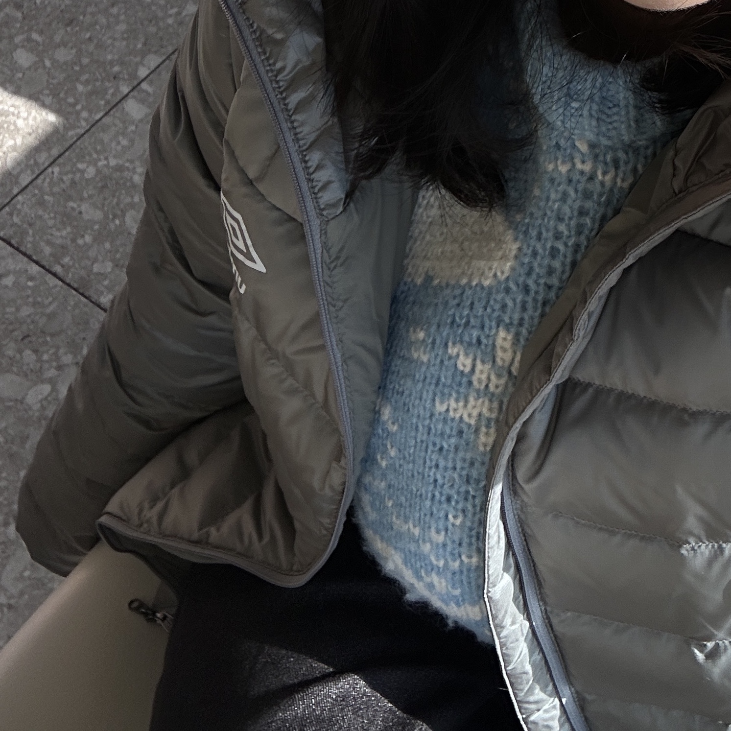 Umbro Featherflex Light Weight Hooded Down Jacket Grey Khaki 착용 스타일 - 2