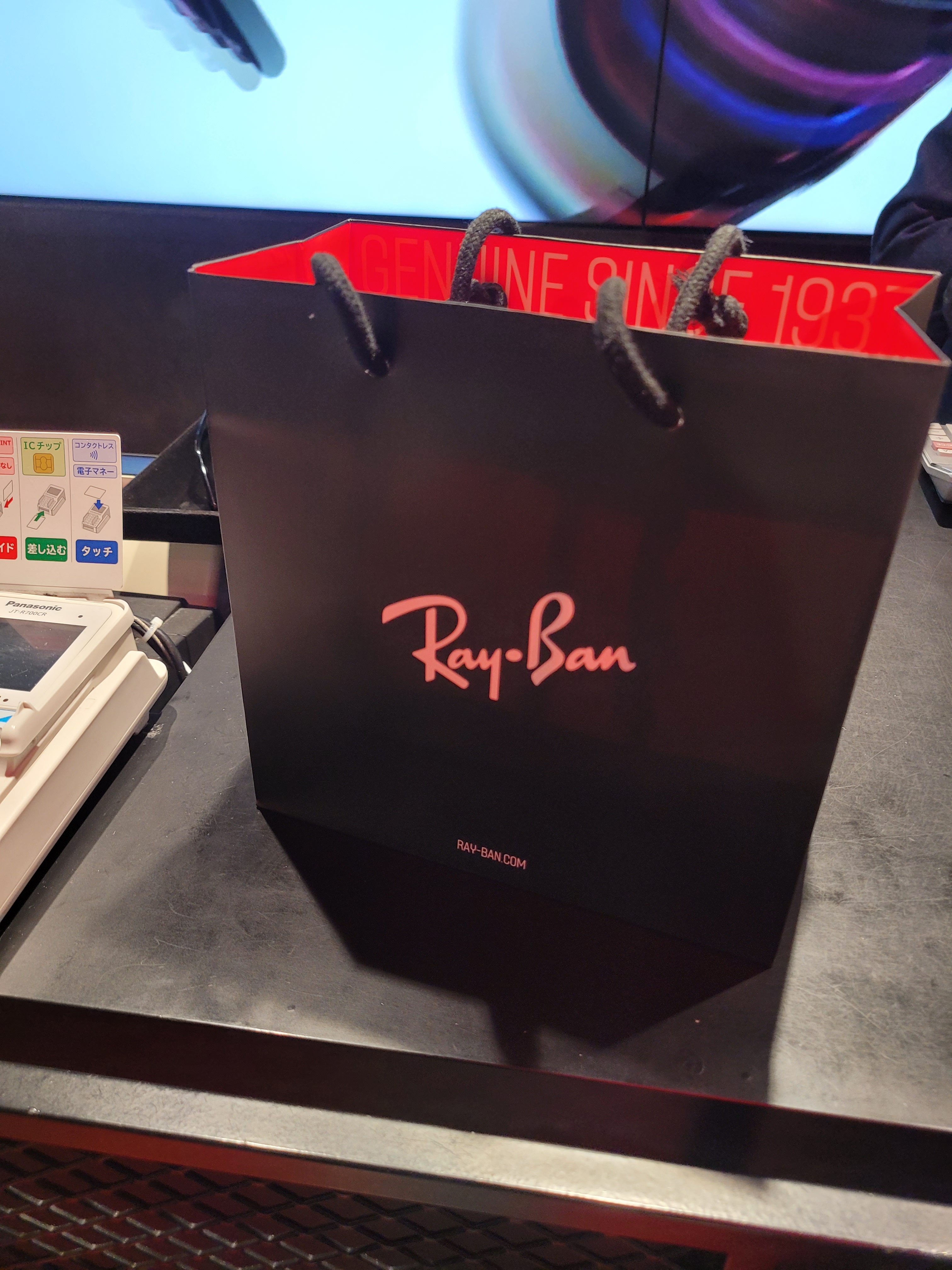Ray-Ban x A$AP Rocky Wayfarer Puffer Polished Black Frame Ultra Black Lense High Bridge Fit 착용 스타일 - 2