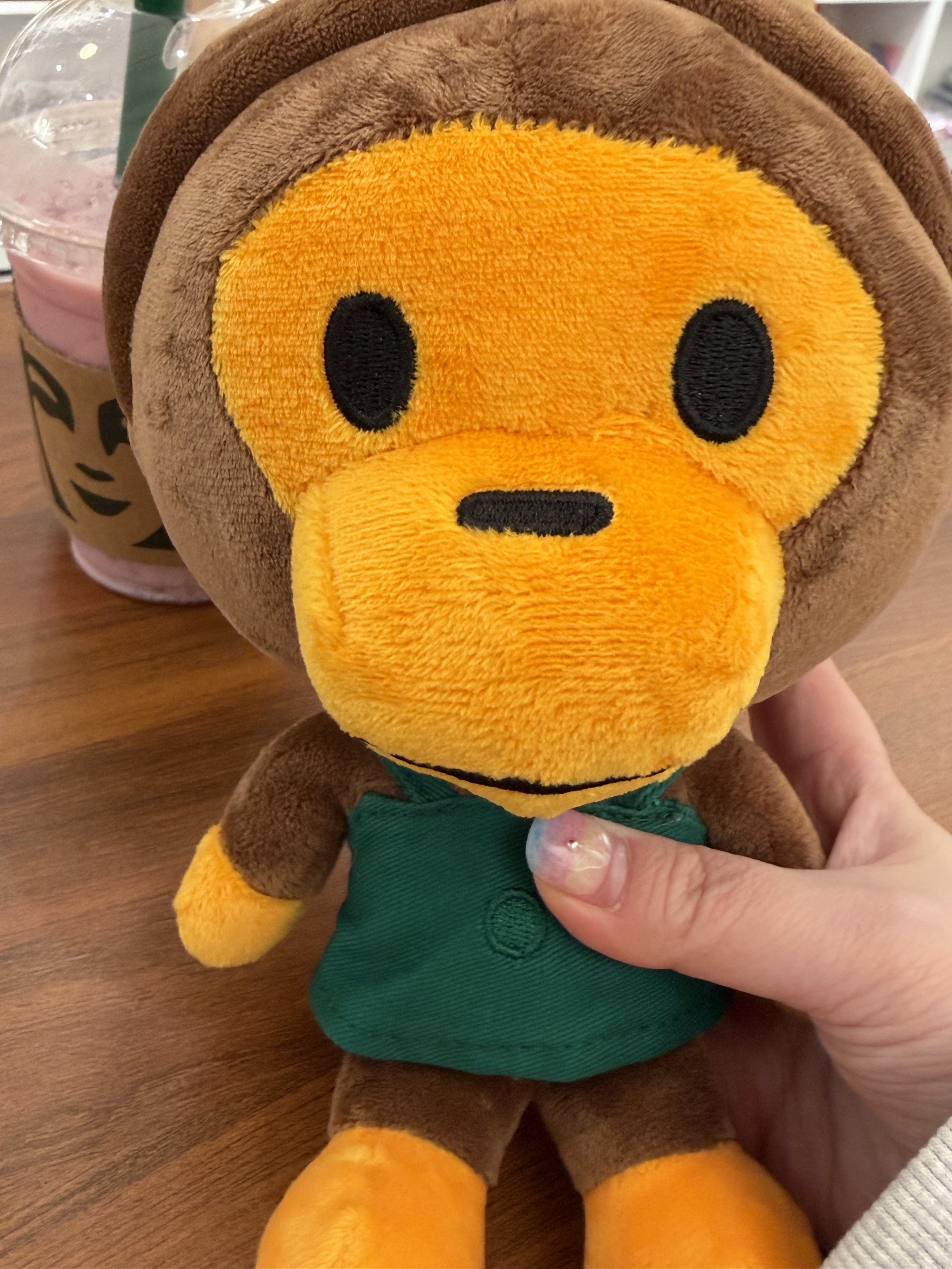 Starbucks x BAPE Baby Milo Foldable Bag, A.P.C. Ninon Tote Bag Nut Brown 착용 스타일 - 2