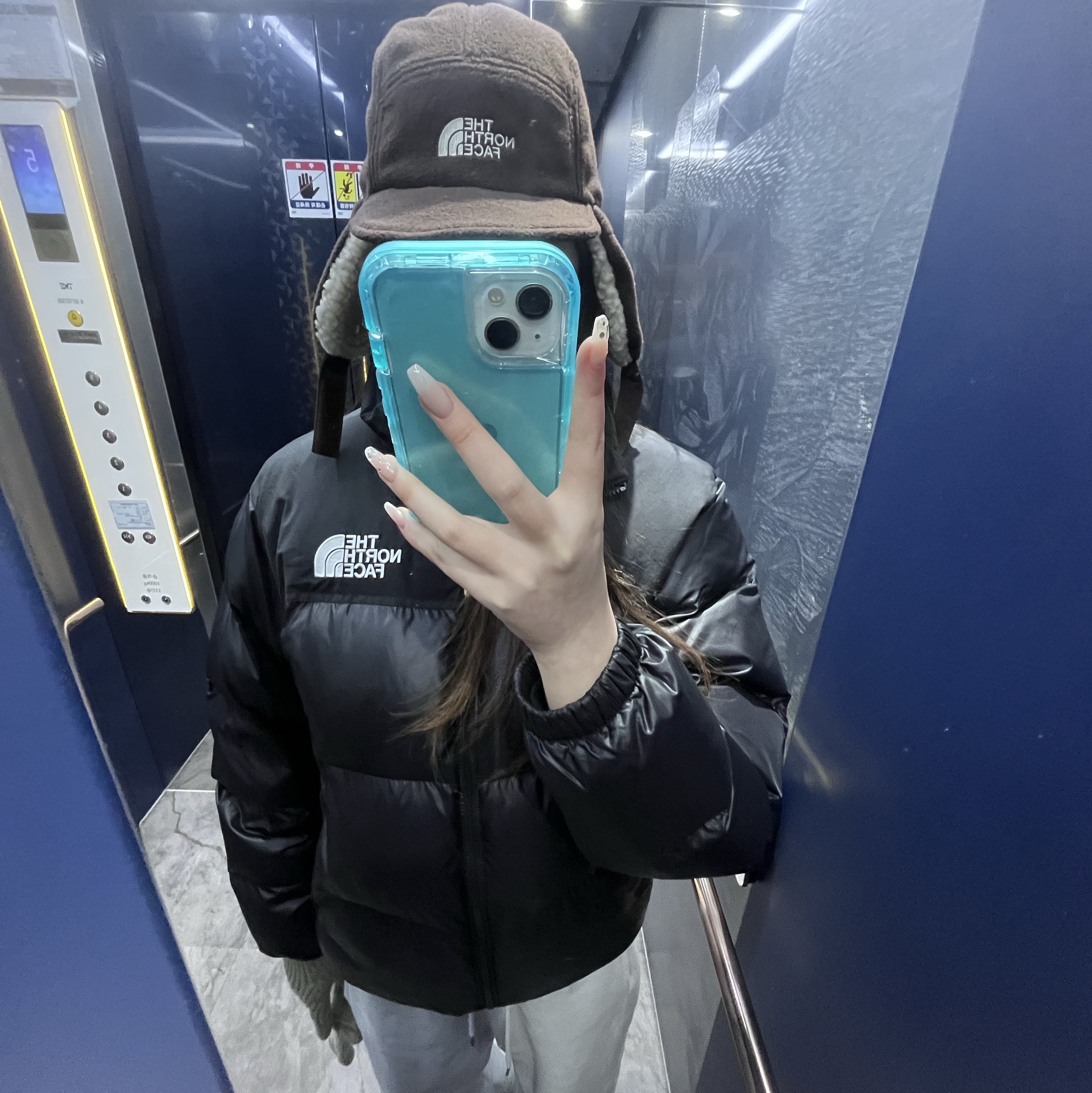 The North Face Fleece Earmuff Cap EX Cocoa Brown 착용 스타일
