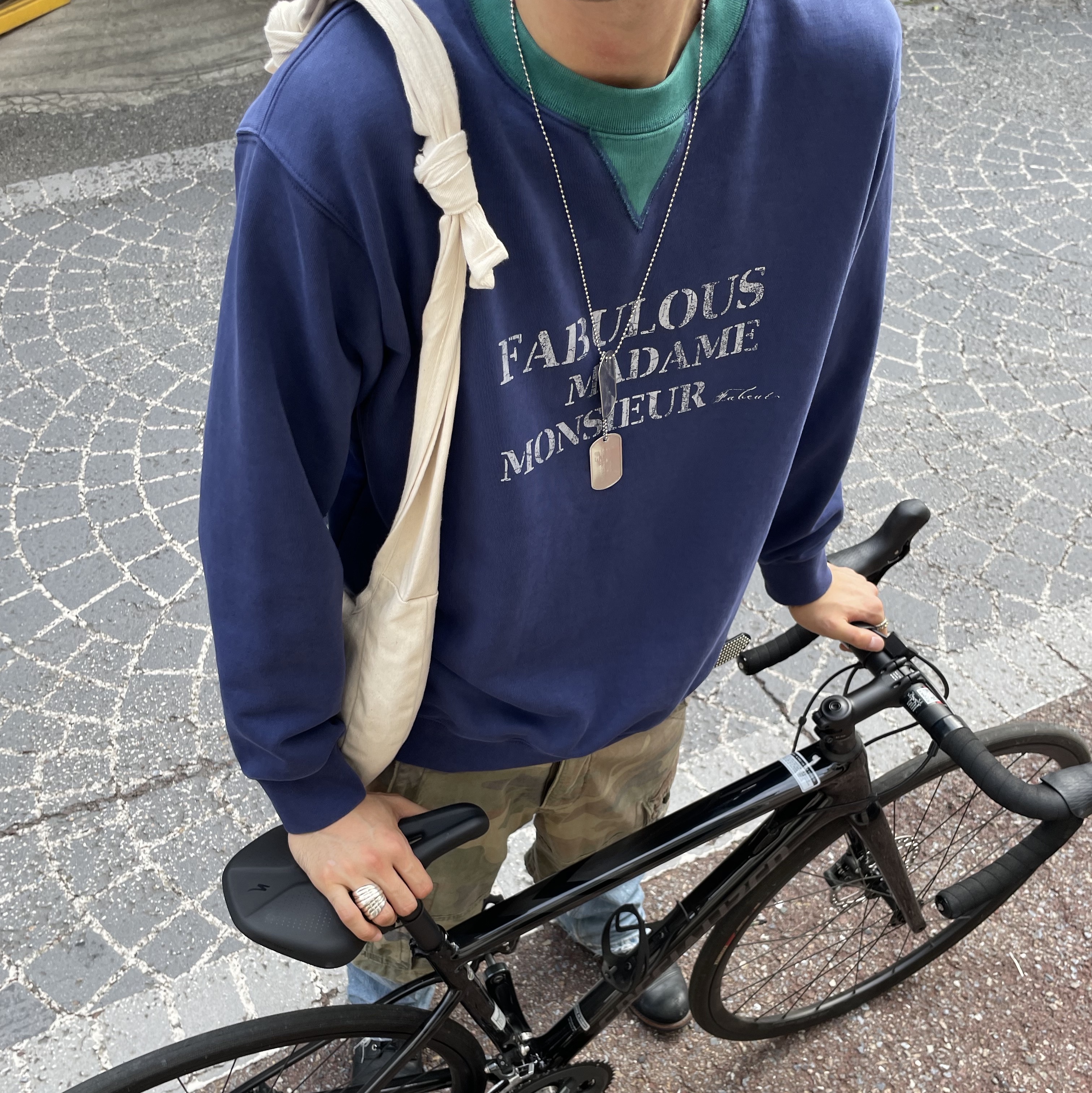 FABEUR Colorblock Sweatshirts Cobalt, FABEUR Vélo Bag Oatmeal 착용 스타일