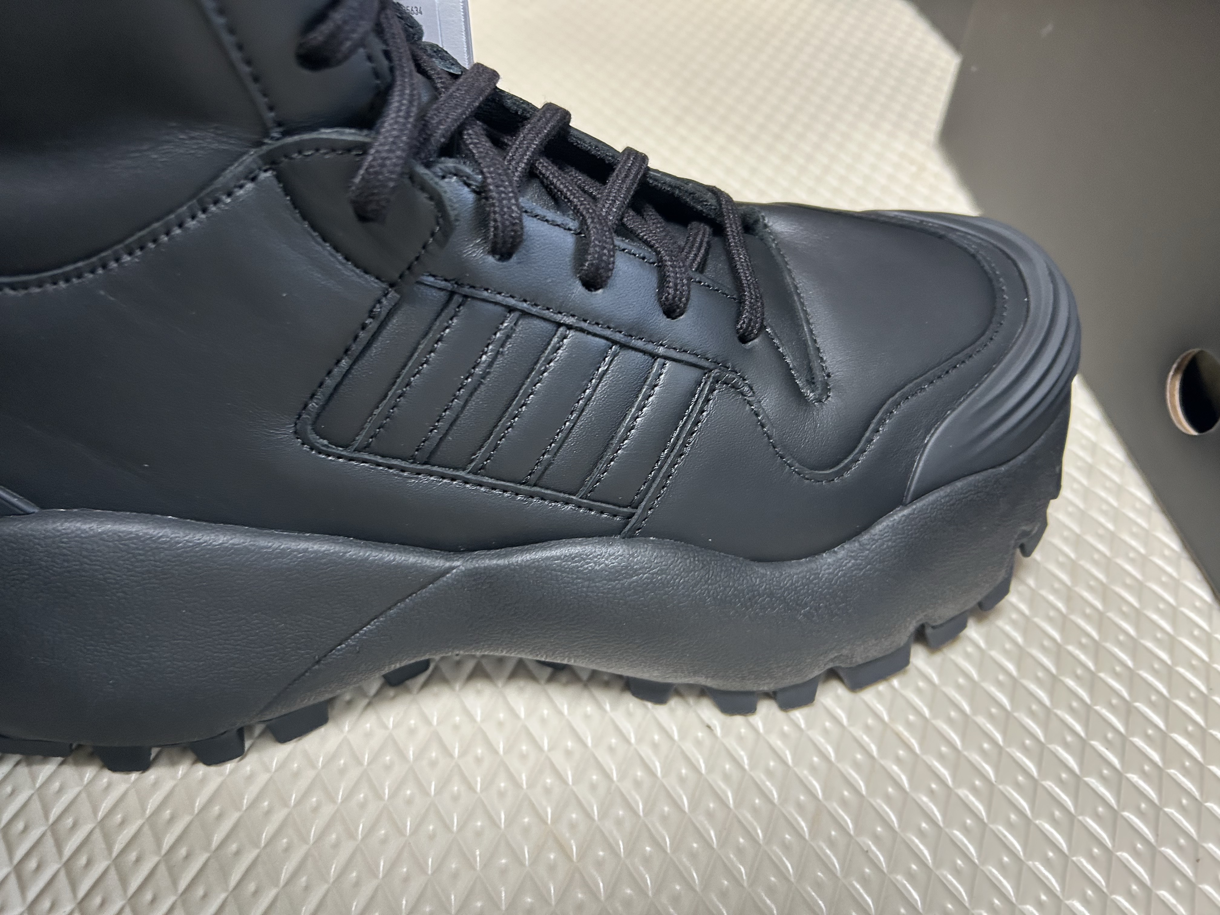 Adidas x Willy Chavarria Chavarria Forum Boots Mid Core Black Core Black 착용 스타일