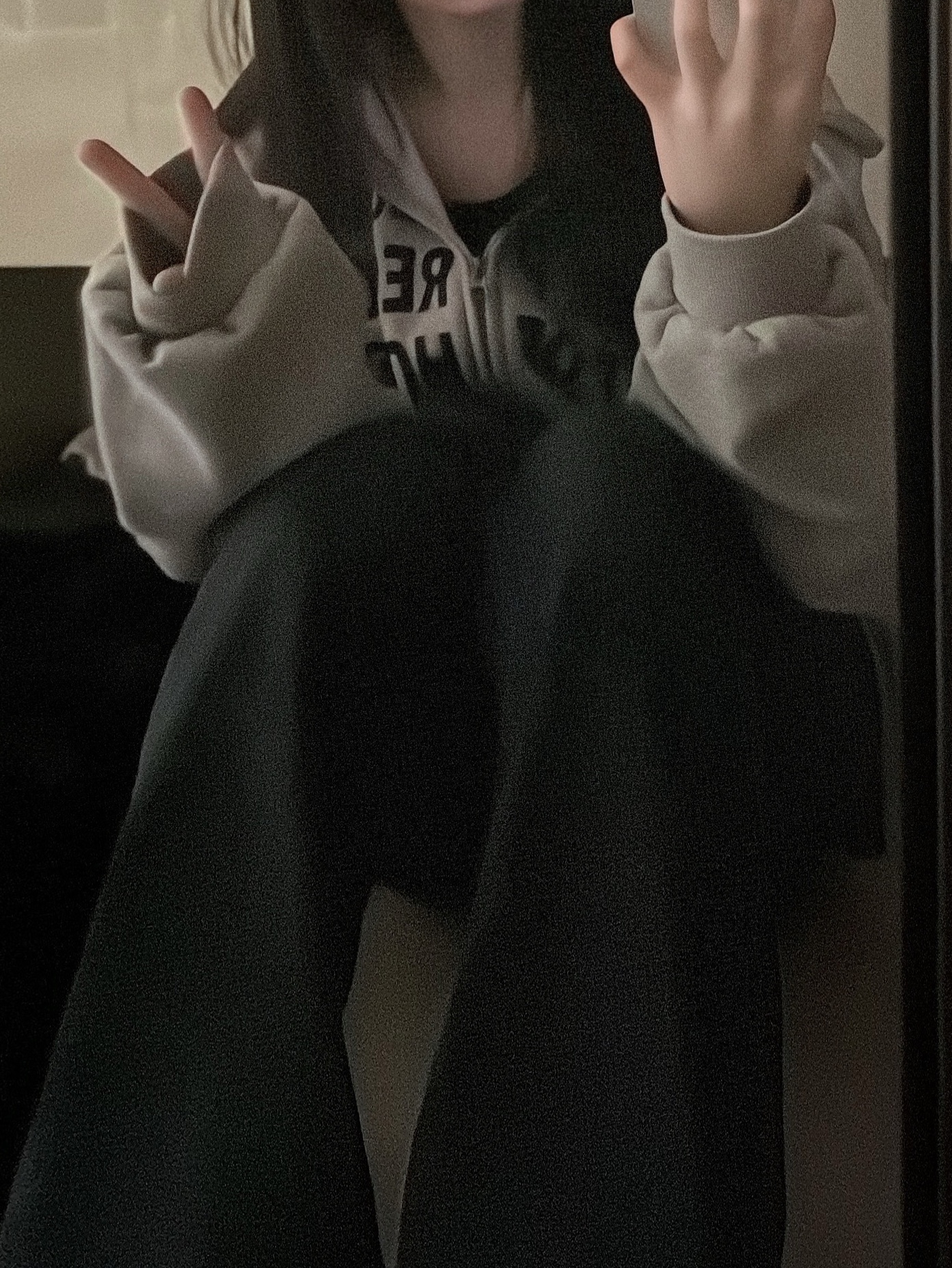 SLOW RECORD HOUSE Typo Star Hood Zip-Up Grey 착용 스타일 - 5