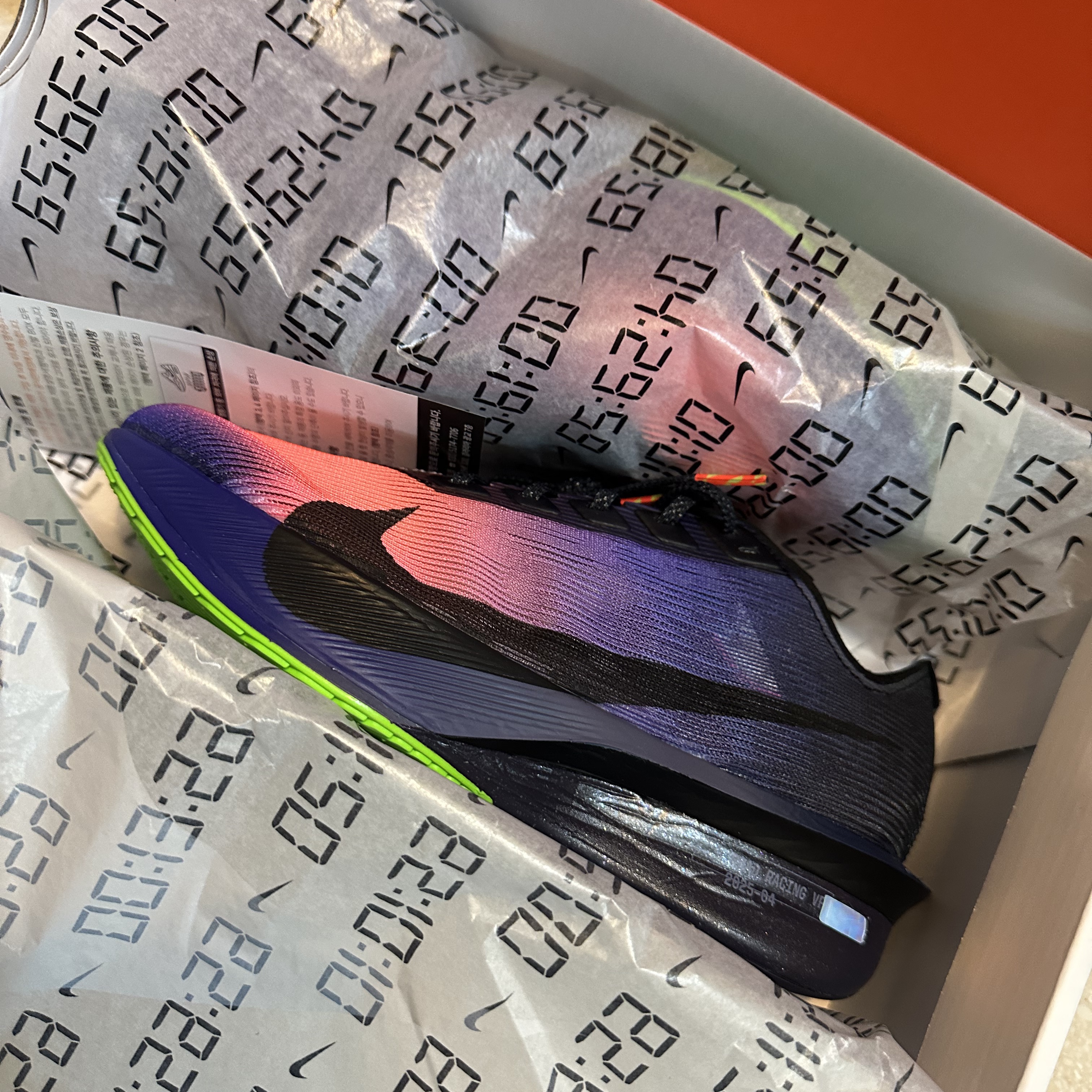 (W) Nike ZoomX Vaporfly Next% 4 Dark Obsidian Purple Dynasty 착용 스타일 - 1