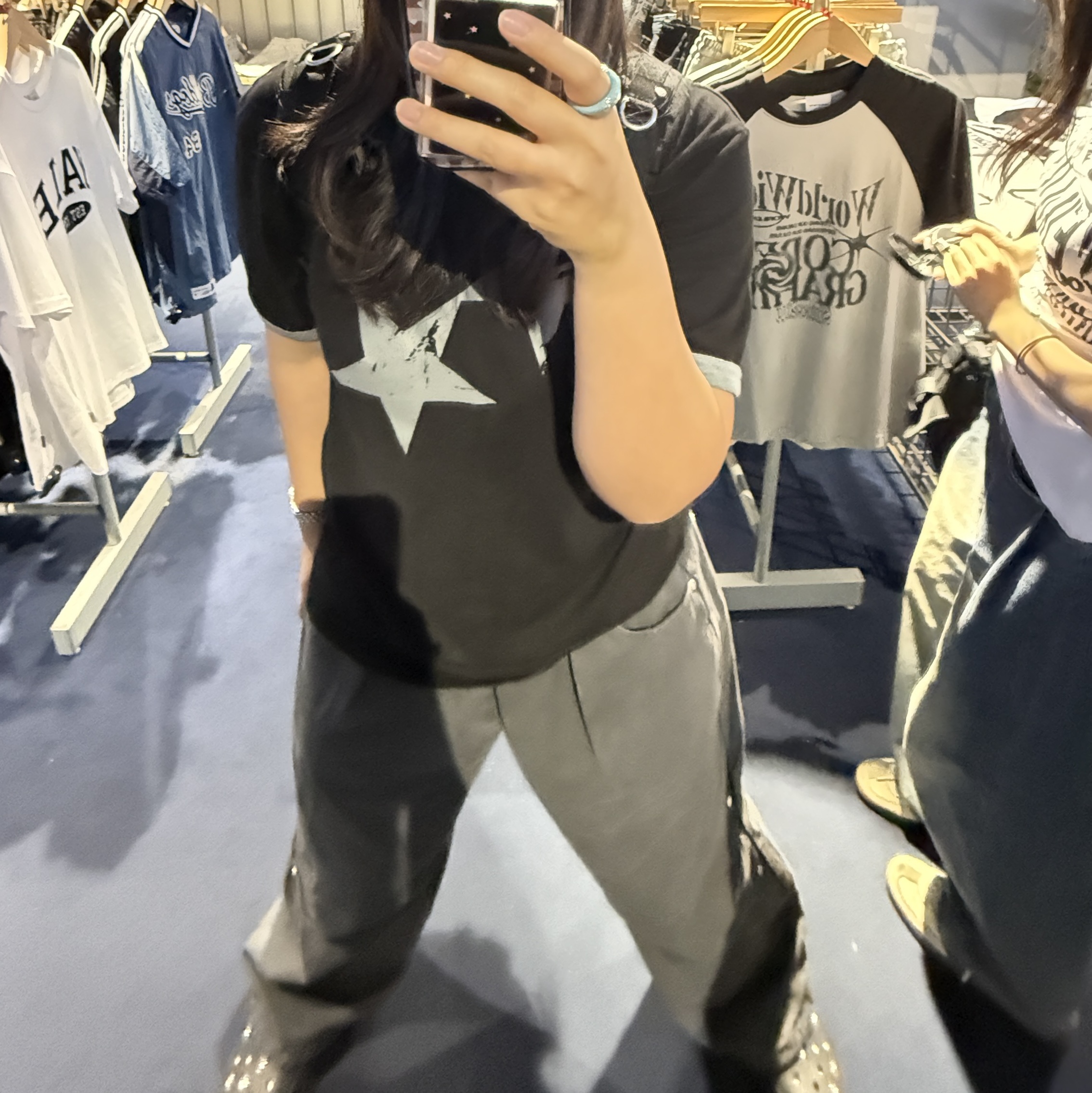 CAVISH Twin Star Ringer SS Tee Black, (W) Crocs Classic Platform Clog Black 착용 스타일