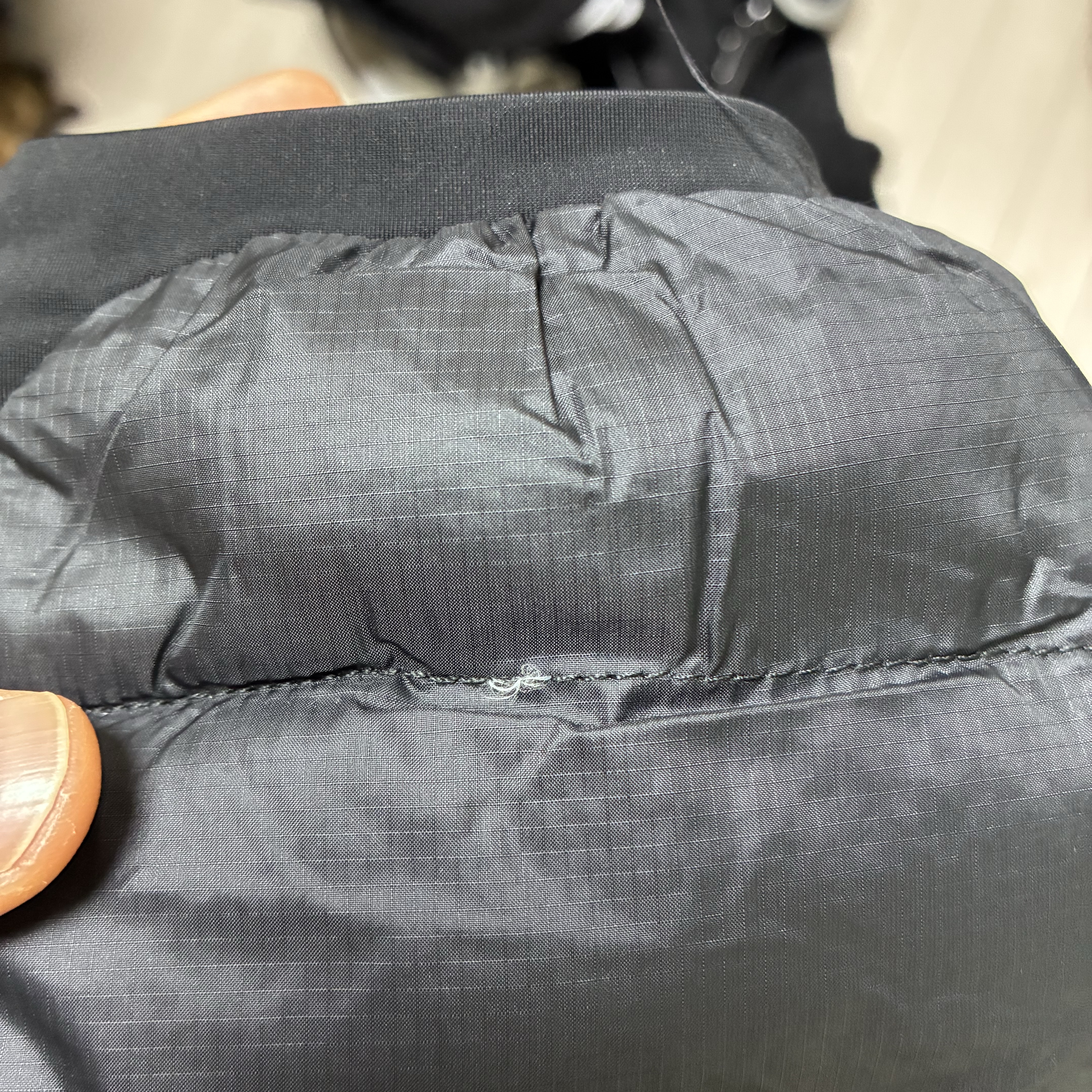 Rab Cirrus Alpine Insulated Jacket Black 착용 스타일 - 2