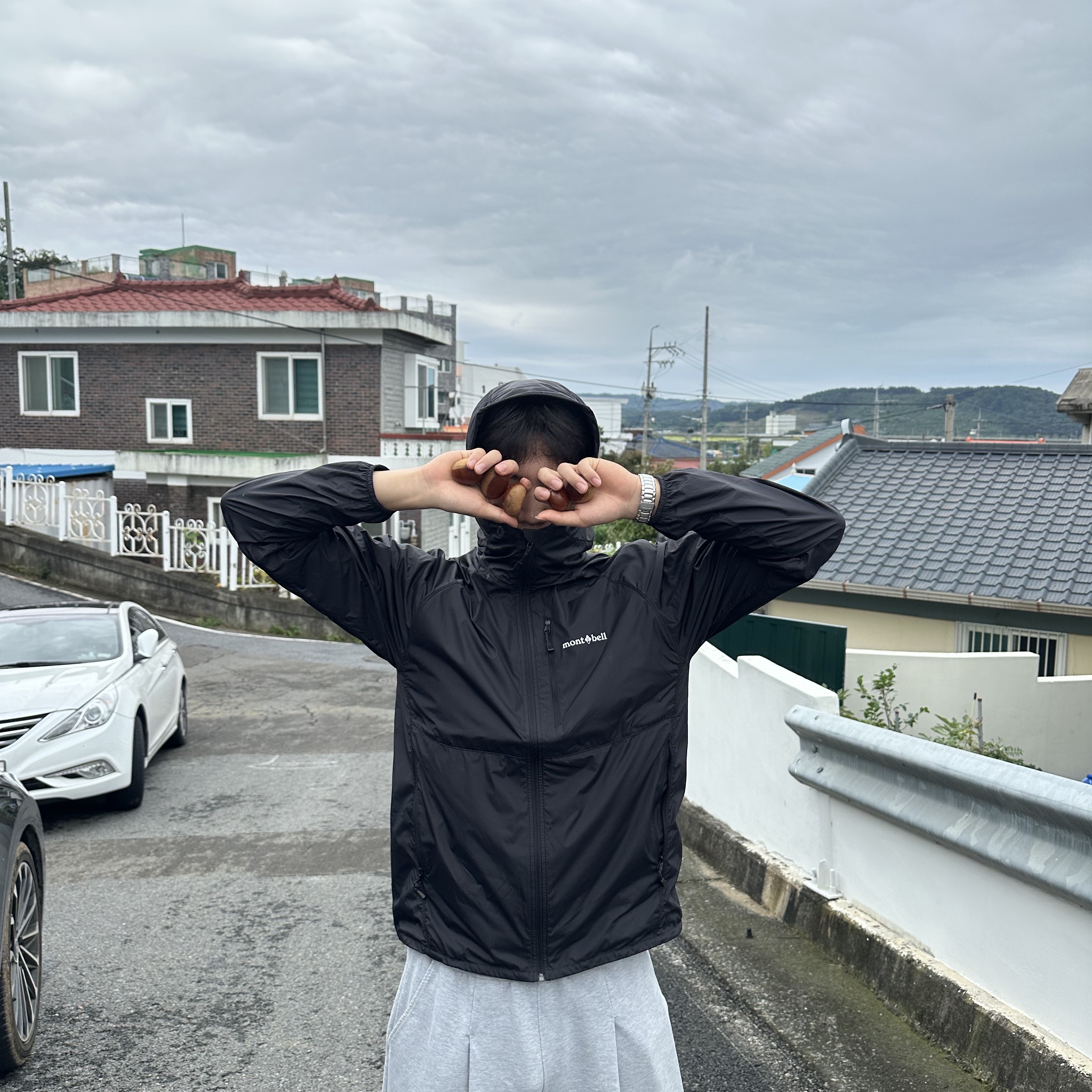 Montbell Trekking Glasses Silver Metallic Light Grey, Nike ACG Lava Flow Therma-Fit ADV Jacket Black Summit White - Asia 착용 스타일 - 3