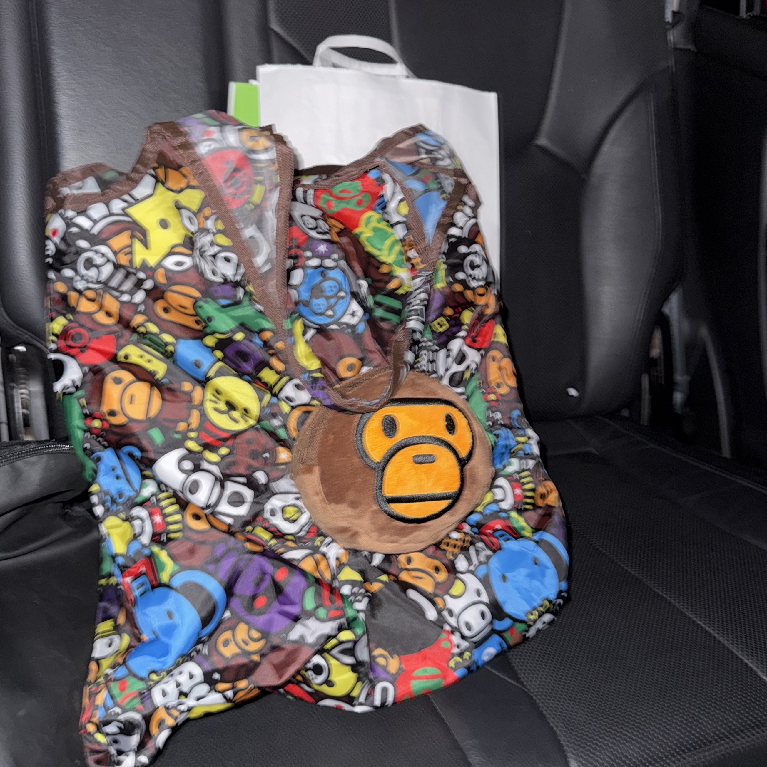 Starbucks x BAPE Baby Milo Foldable Bag 착용 스타일