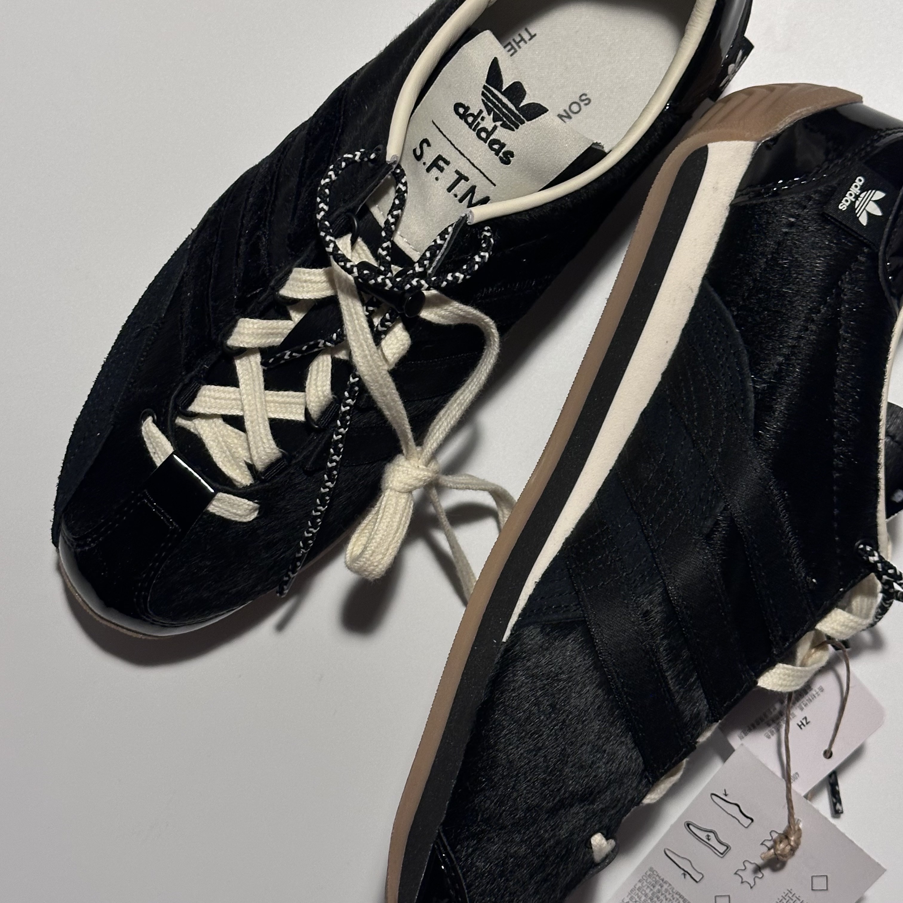 Adidas x Song for the Mute Country OG Core Black Cream White 착용 스타일 - 3
