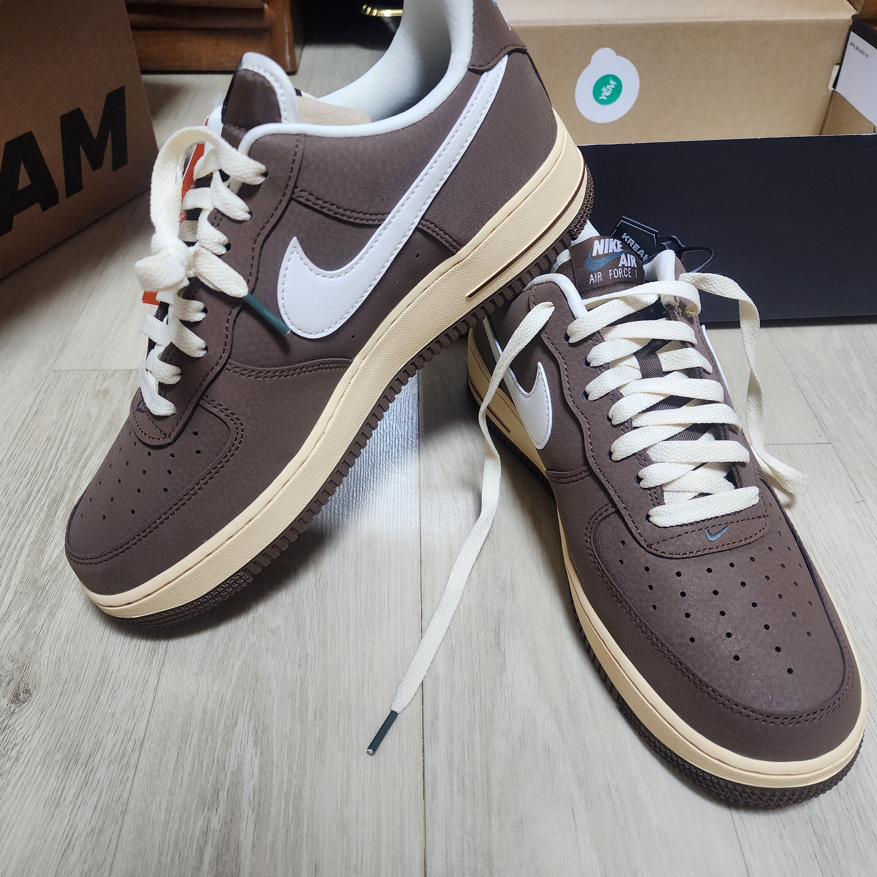Nike Air Force 1 '07 Cacao Wow Coconut Milk 착용 스타일