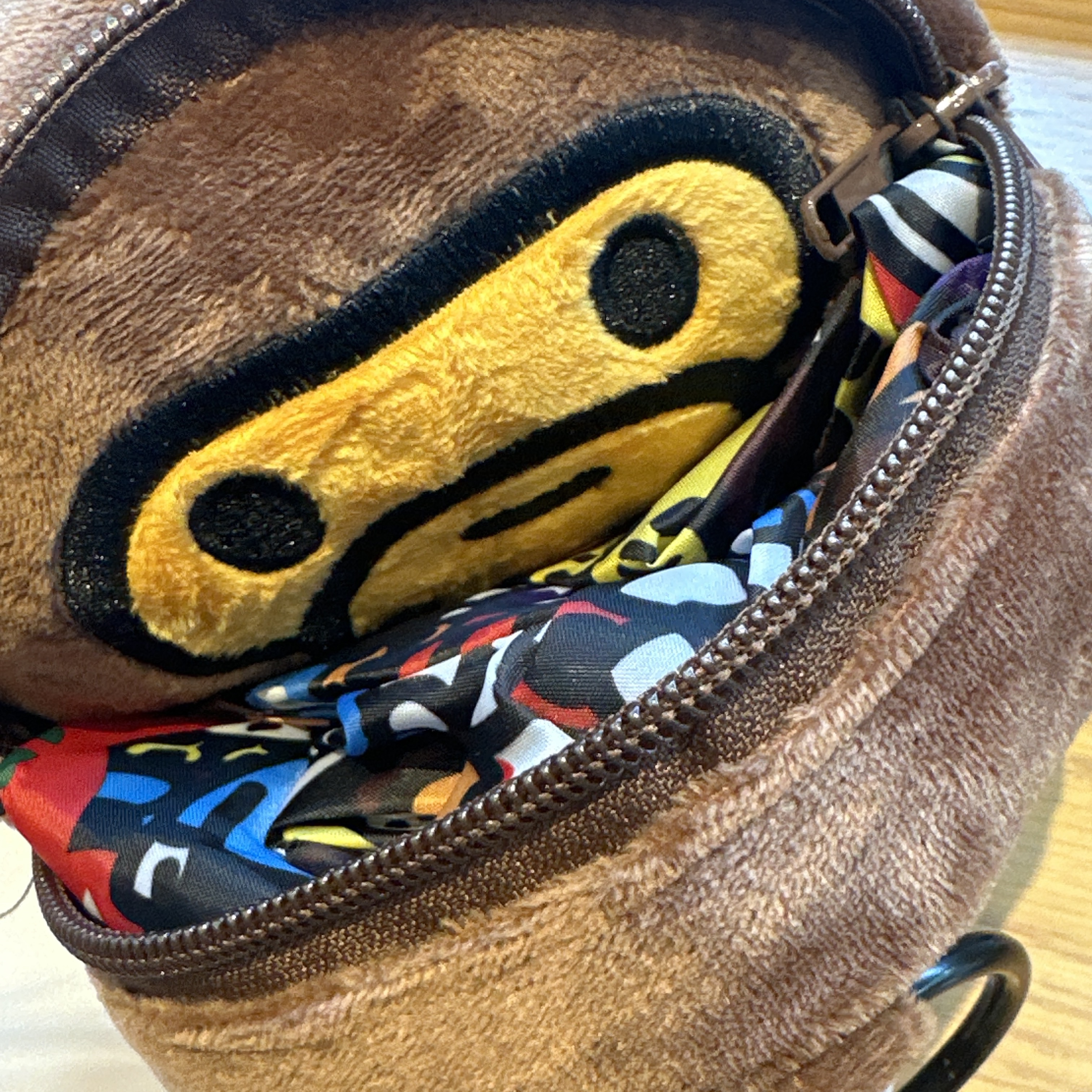 Starbucks x BAPE Baby Milo Foldable Bag 착용 스타일 - 2
