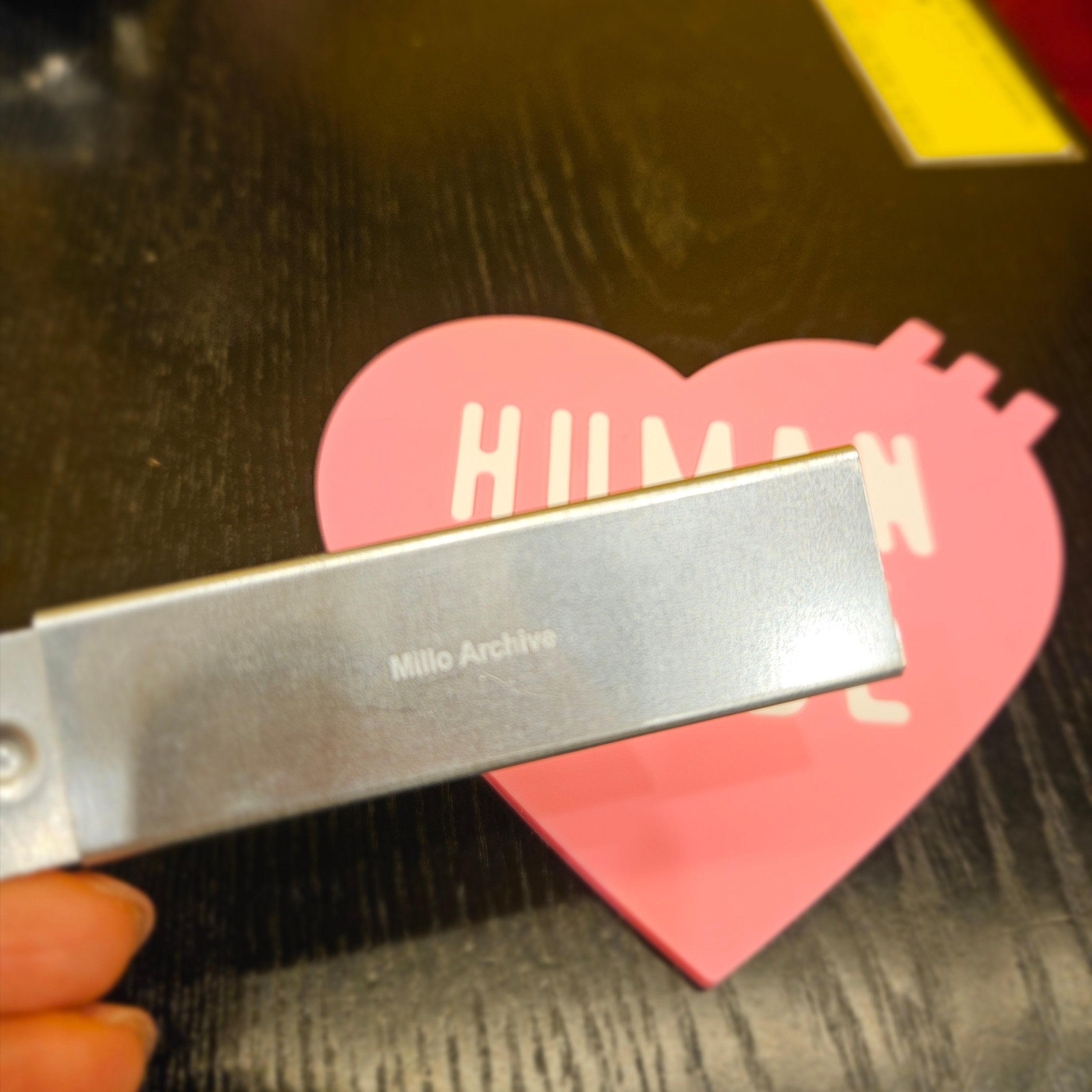 Millo Archive Campaign Logo Box Cutter Silver 착용 스타일 - 2