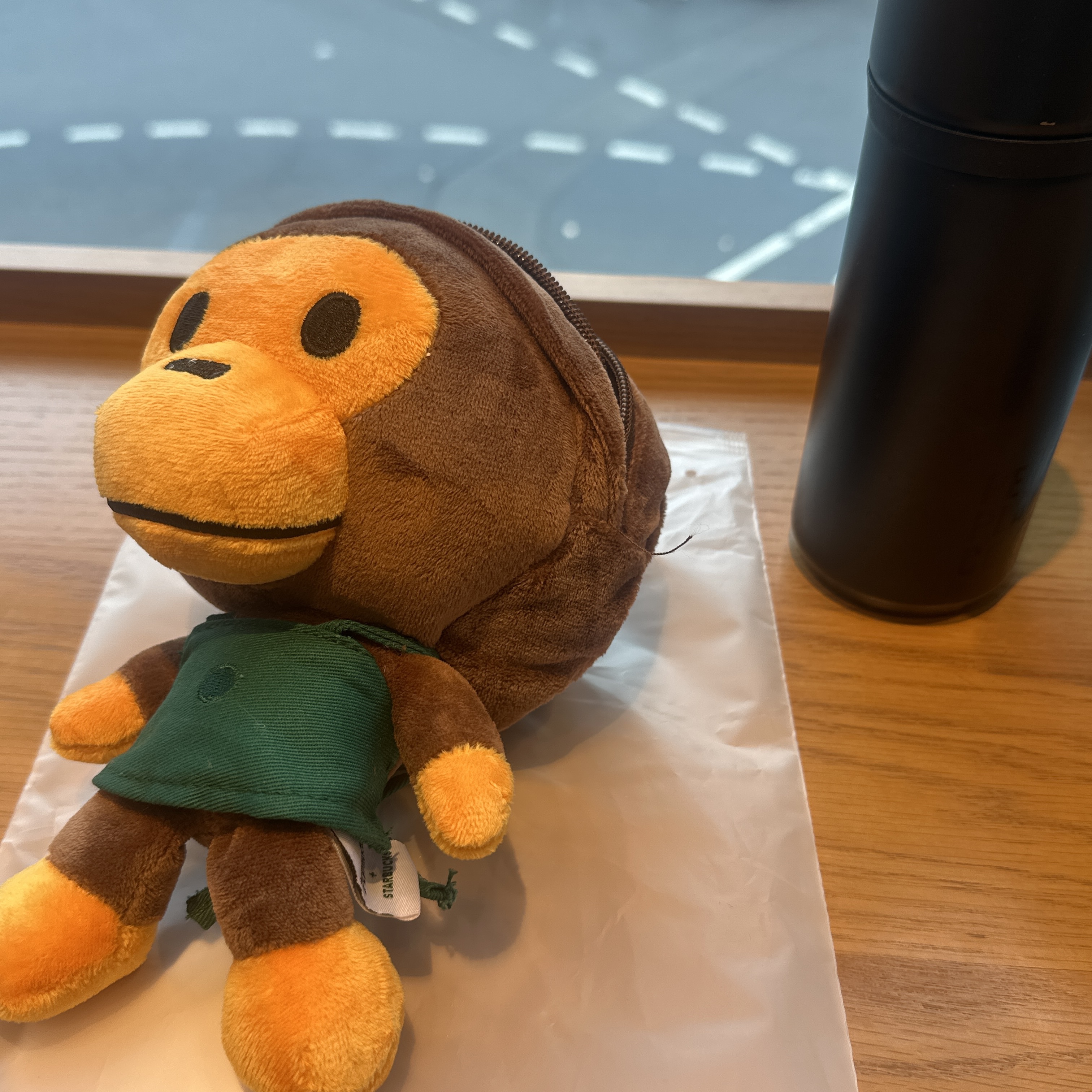 Starbucks x BAPE Baby Milo Foldable Bag 착용 스타일 - 1