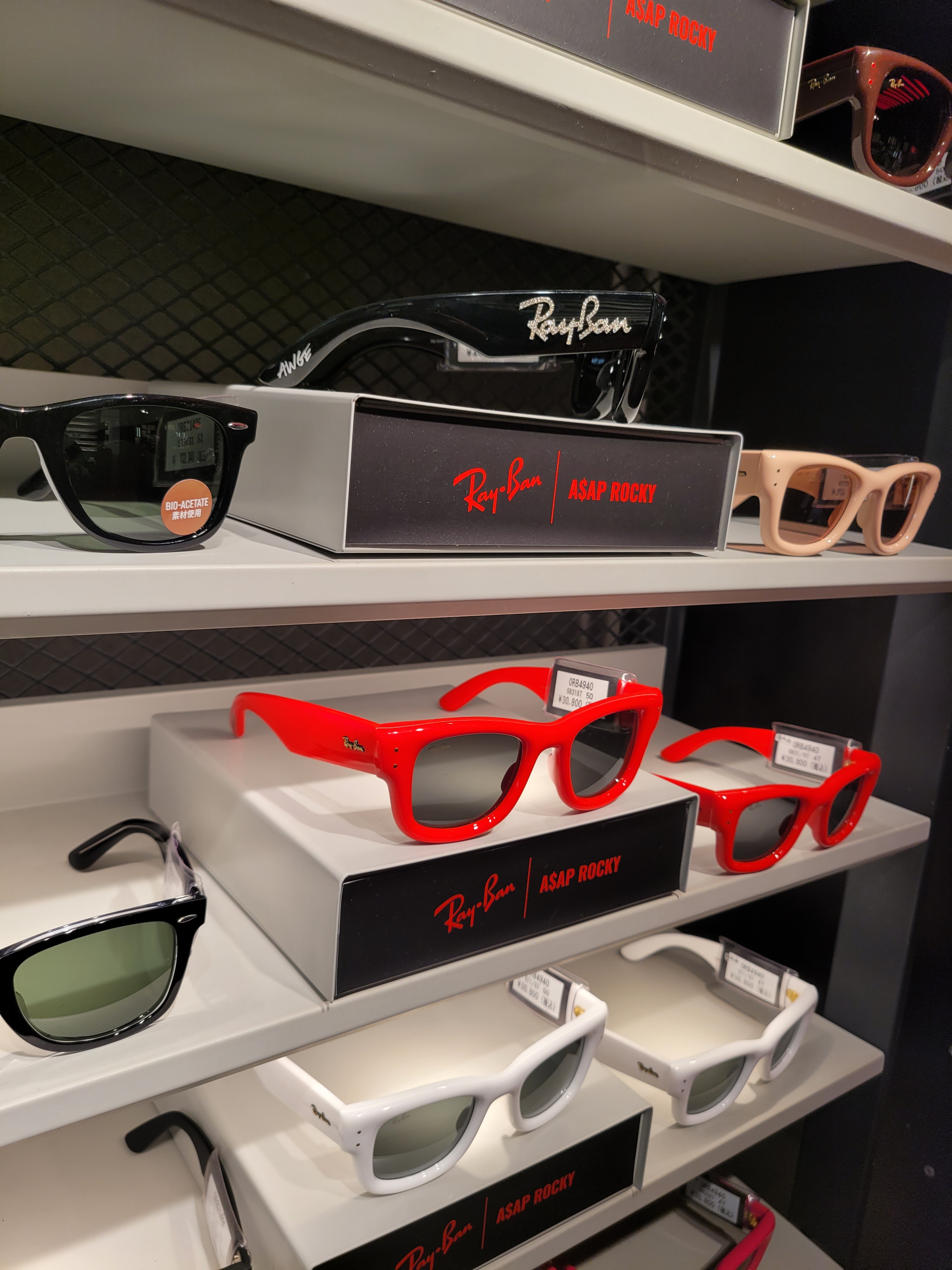 Ray-Ban x A$AP Rocky Wayfarer Puffer Polished Black Frame Ultra Black Lense High Bridge Fit 착용 스타일 - 6