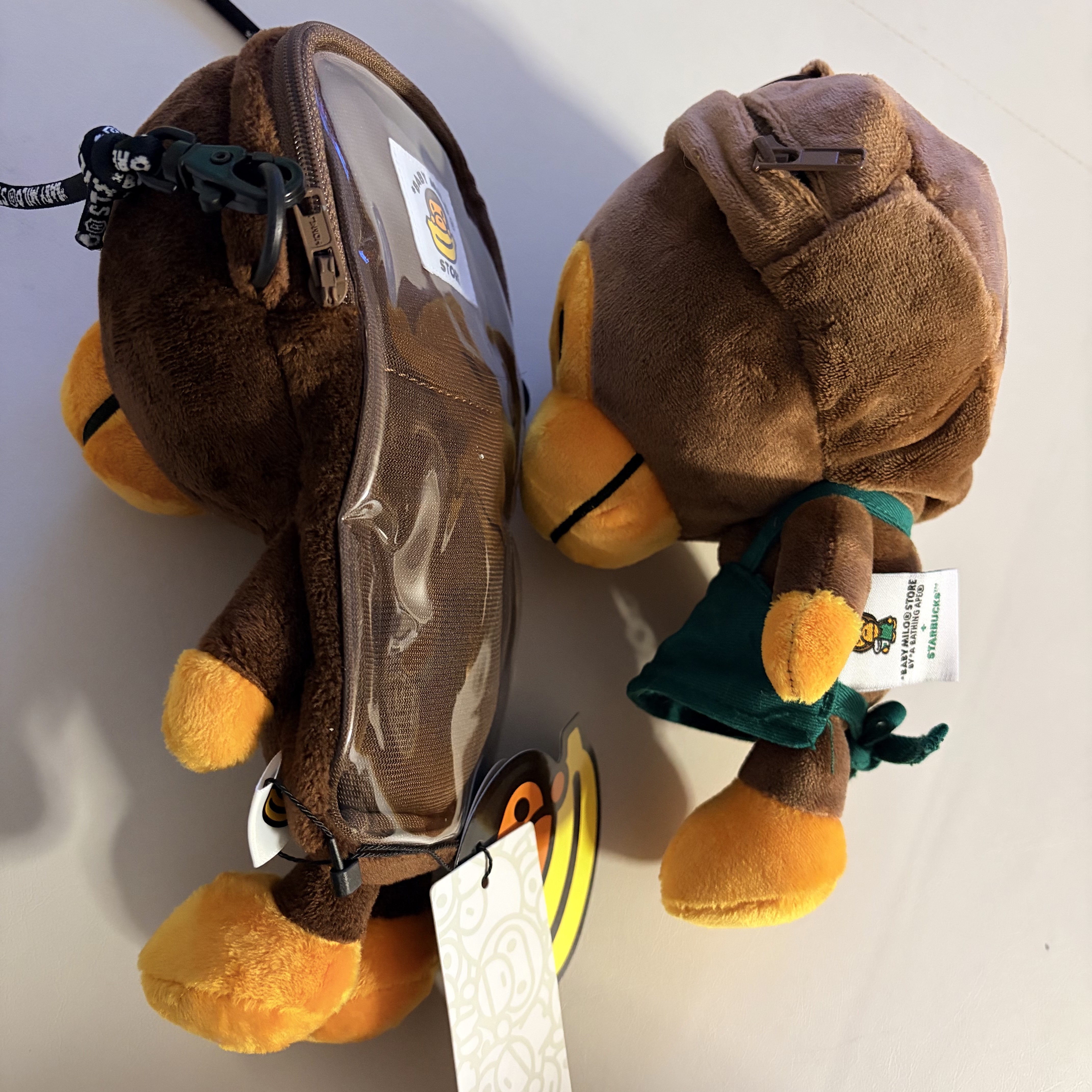 BAPE Baby Milo Mobile Bag Brown, Starbucks x BAPE Baby Milo Foldable Bag 착용 스타일 - 2