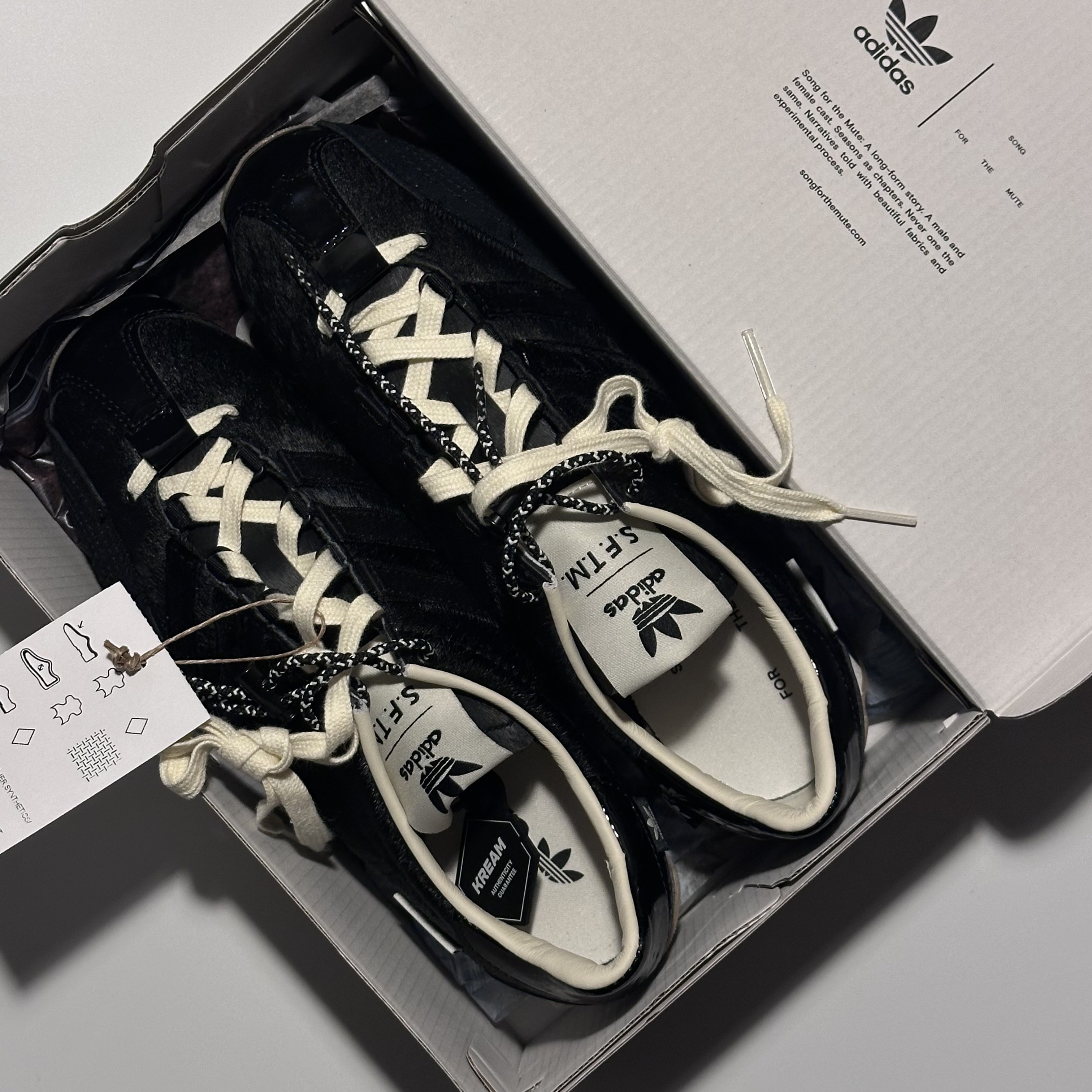 Adidas x Song for the Mute Country OG Core Black Cream White 착용 스타일 - 2