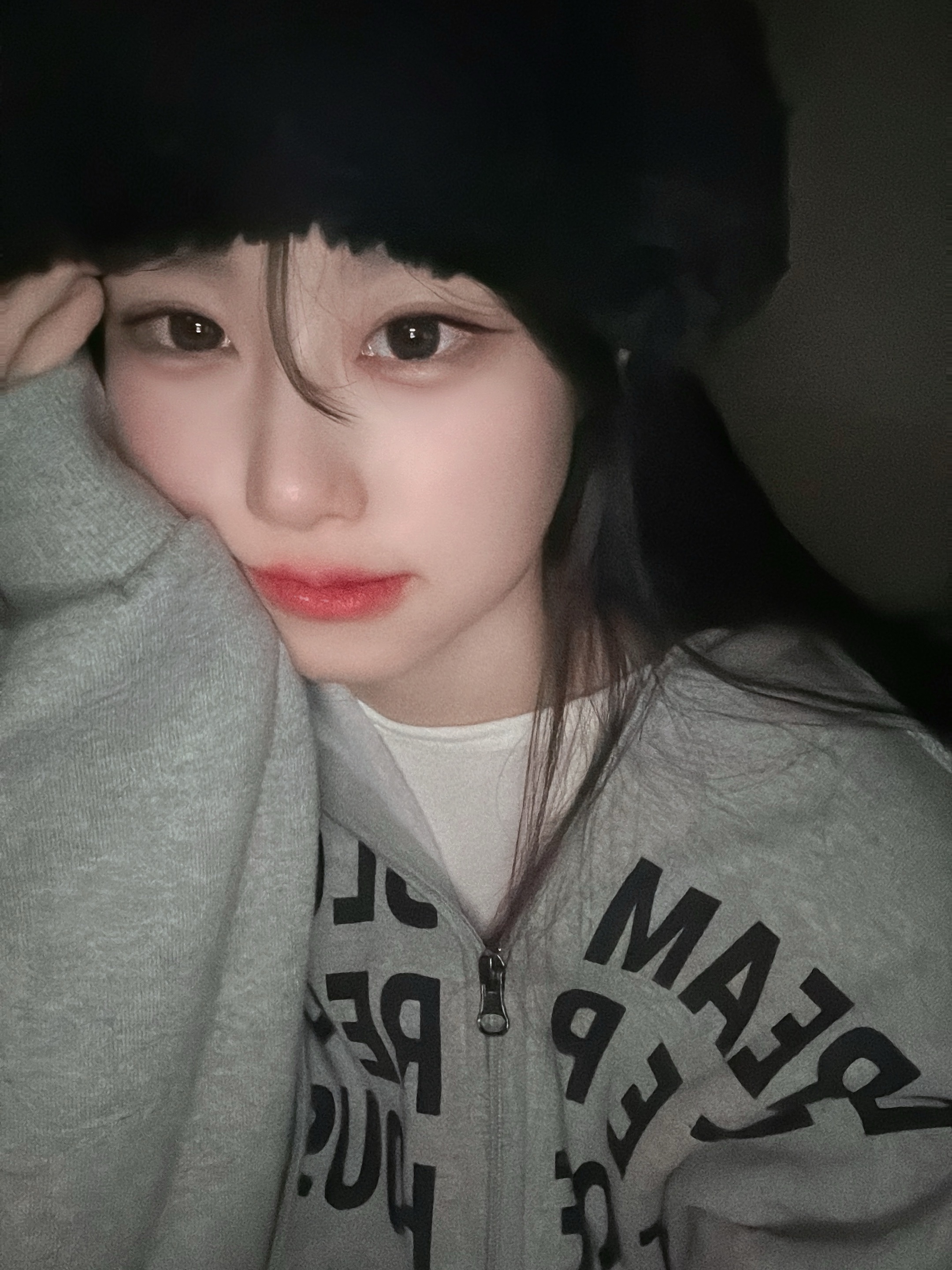SLOW RECORD HOUSE Typo Star Hood Zip-Up Grey 착용 스타일 - 2